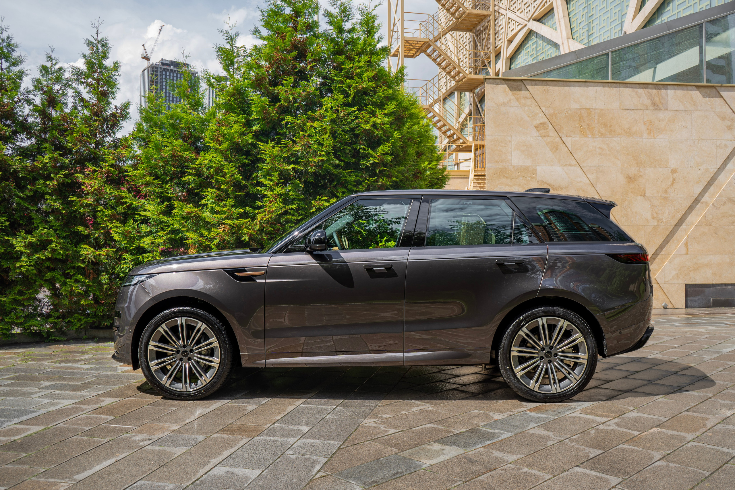 Range Rover Sport 2026. Автомобильный фотограф Ногинск Денис Городок