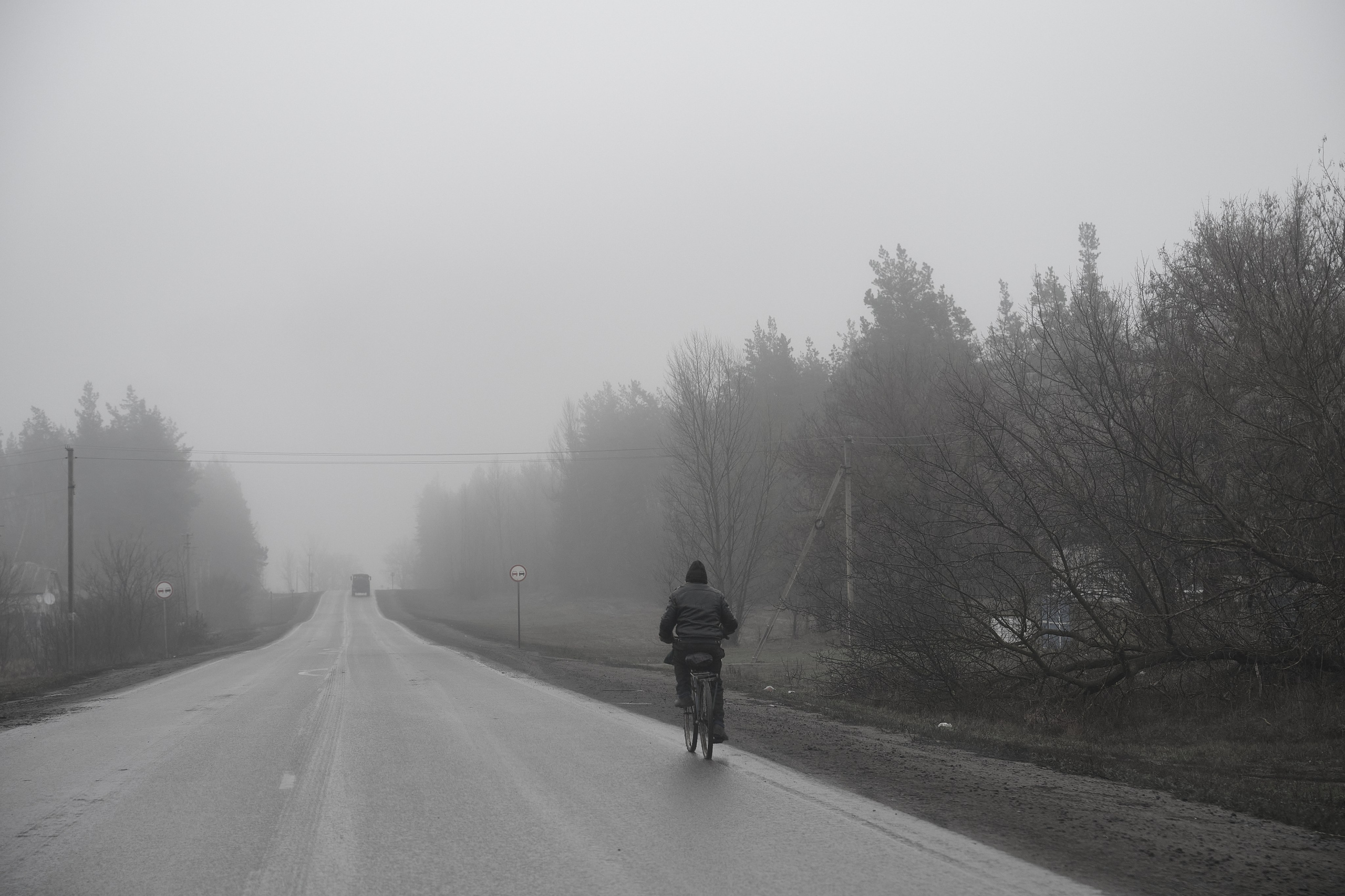 Дорога домой. Туман. Фотограф Роман Адлер