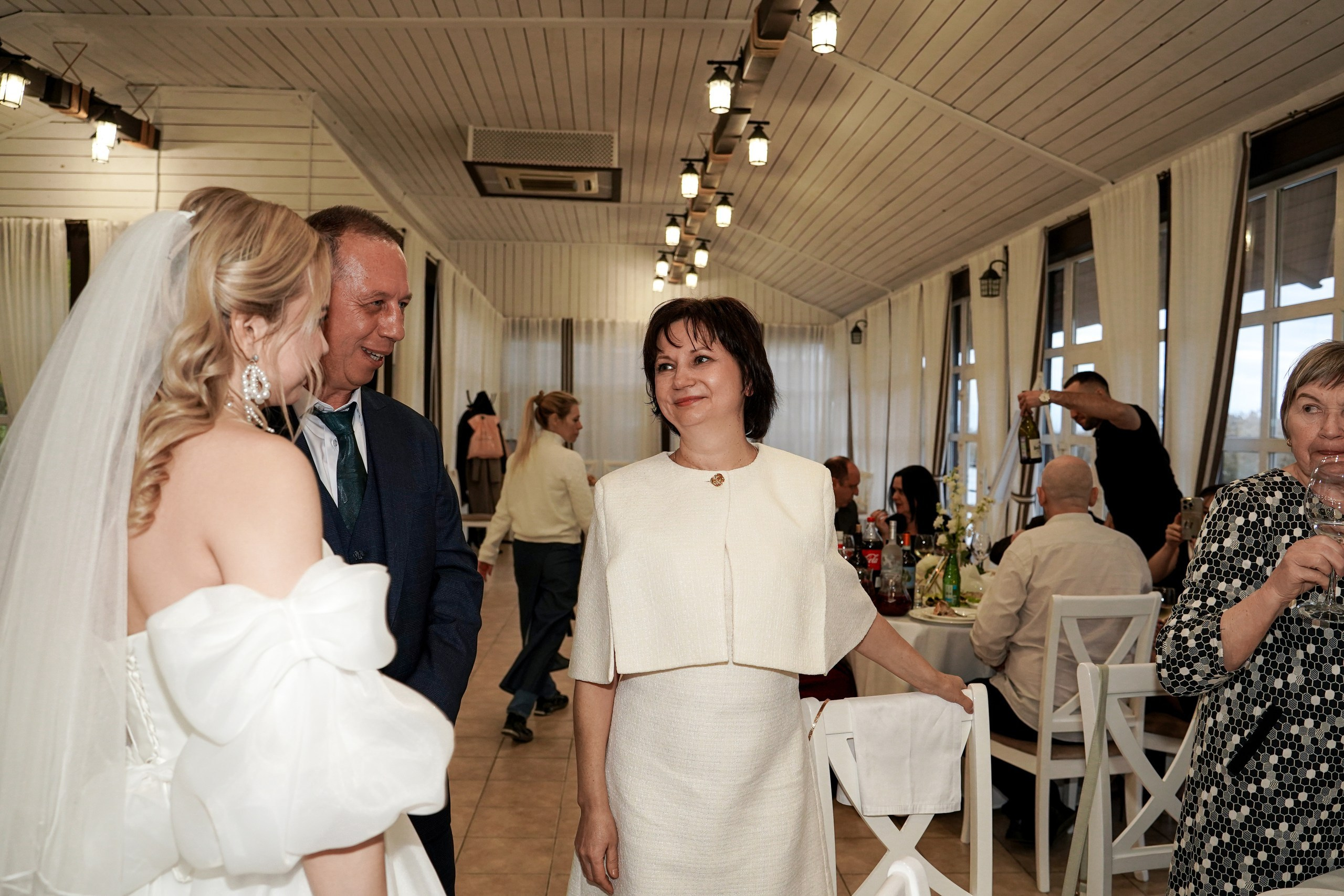 Свадебная фотосессия «4 часа». Отель Резиденция в Ростове-на-Дону. Кадры молодоженов на природе. Фотосессия банкета 1 час. Свадебный фотограф в Ростове-на-Дону. Таинство Крещения и Венчания, семейные фотосессии. Алёна Чёботова