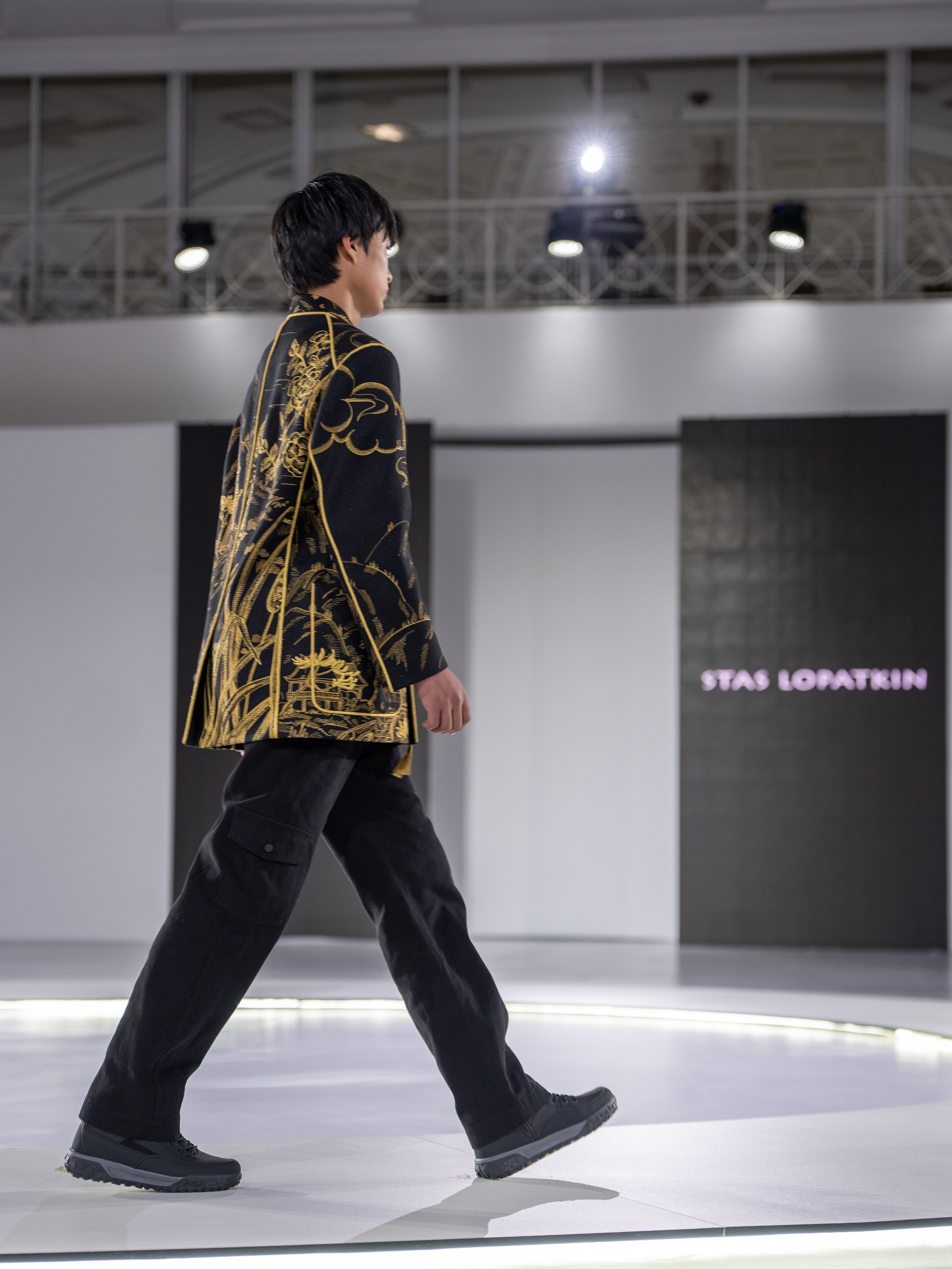 Дизайнер Stas Lopatkin. Сайт Алматинского НЮ АРТ, будуар и фэшн фотографа Дениса Карпенко