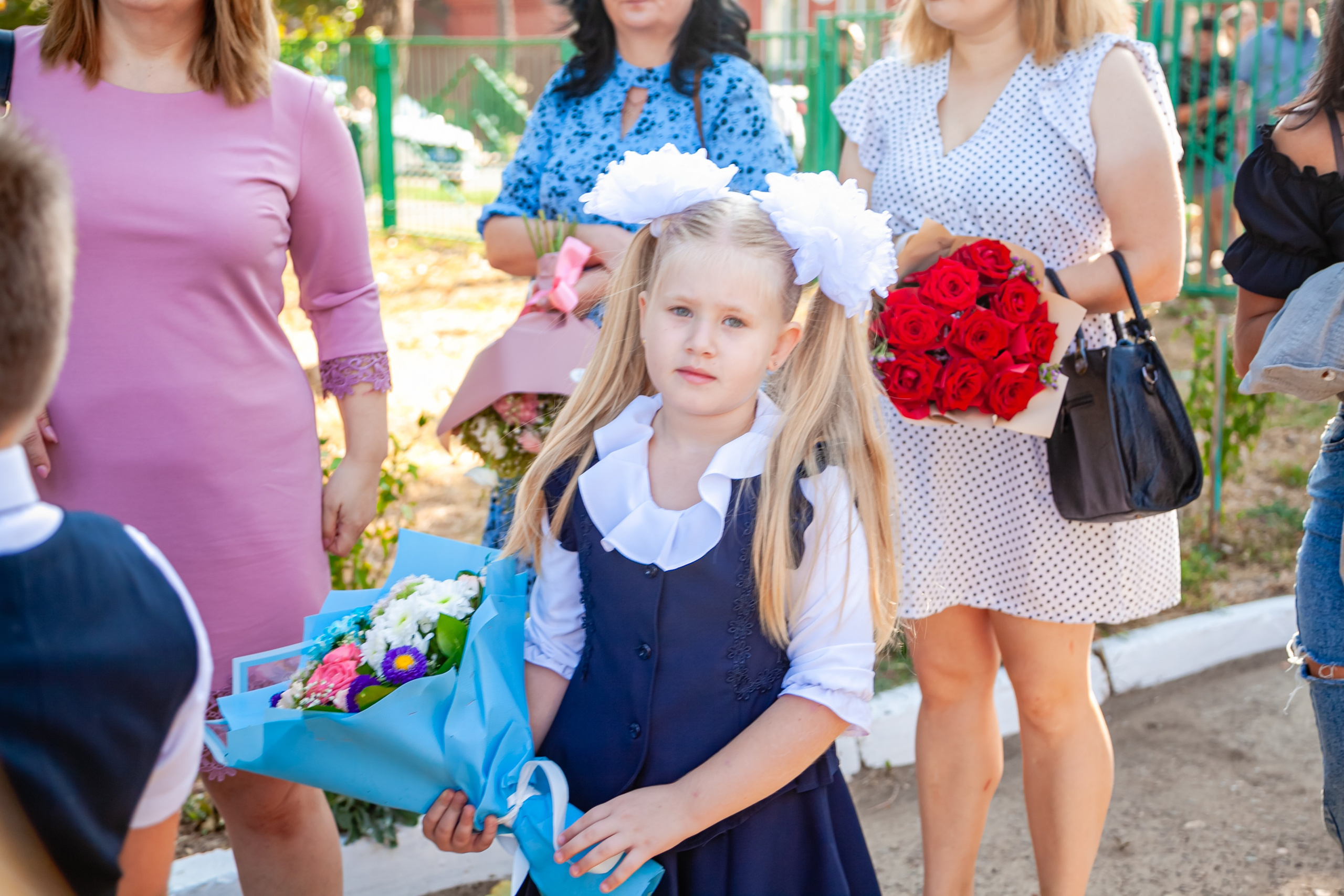 1 сентября линейка. Свадебный и семейный фотограф в Армавире