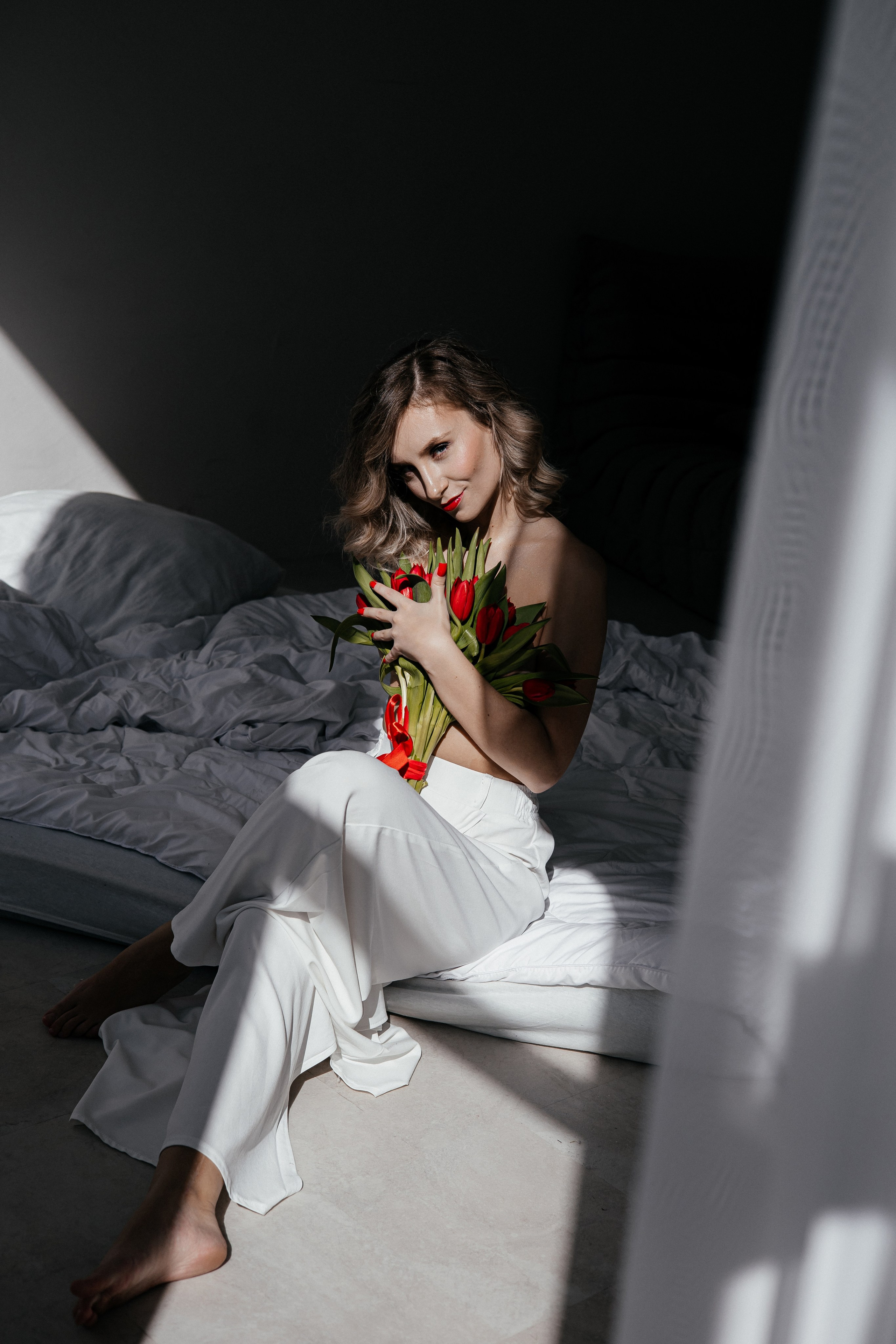 Анна. Красные тюльпаны