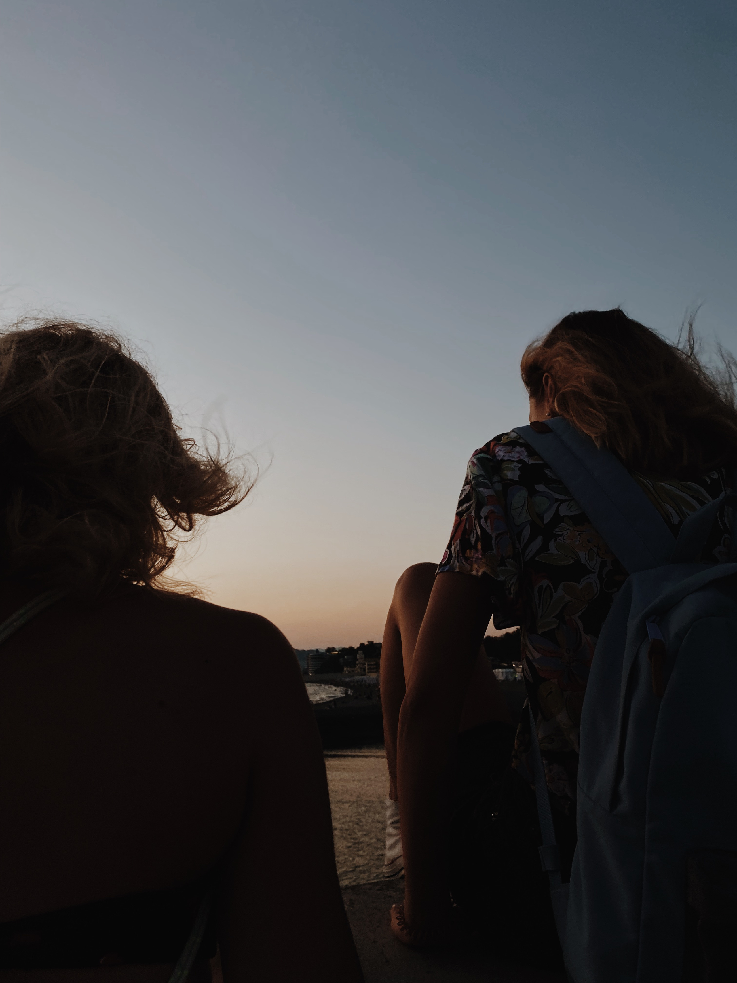 Étrangers. Carolinetru