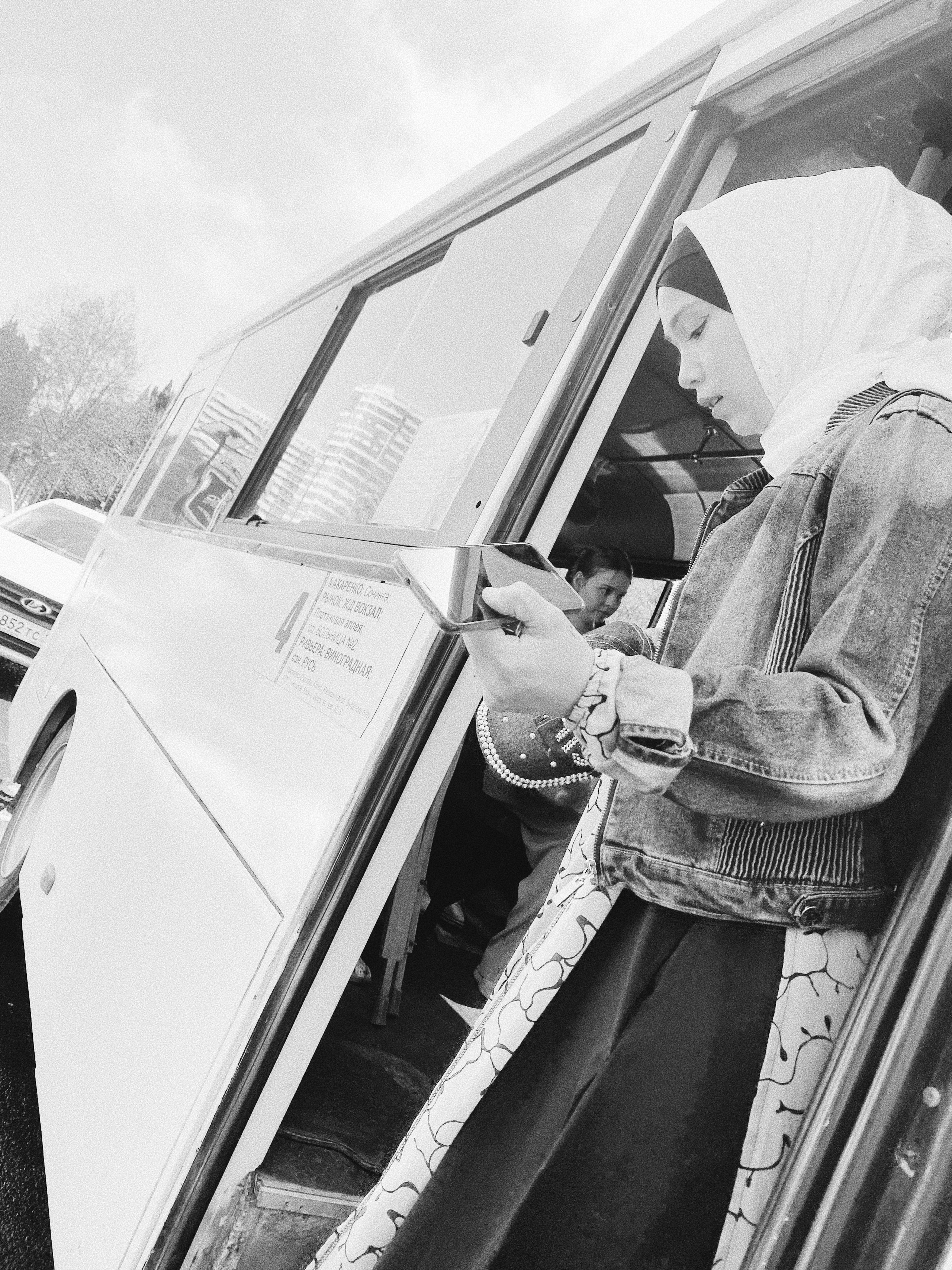 Étrangers. Carolinetru