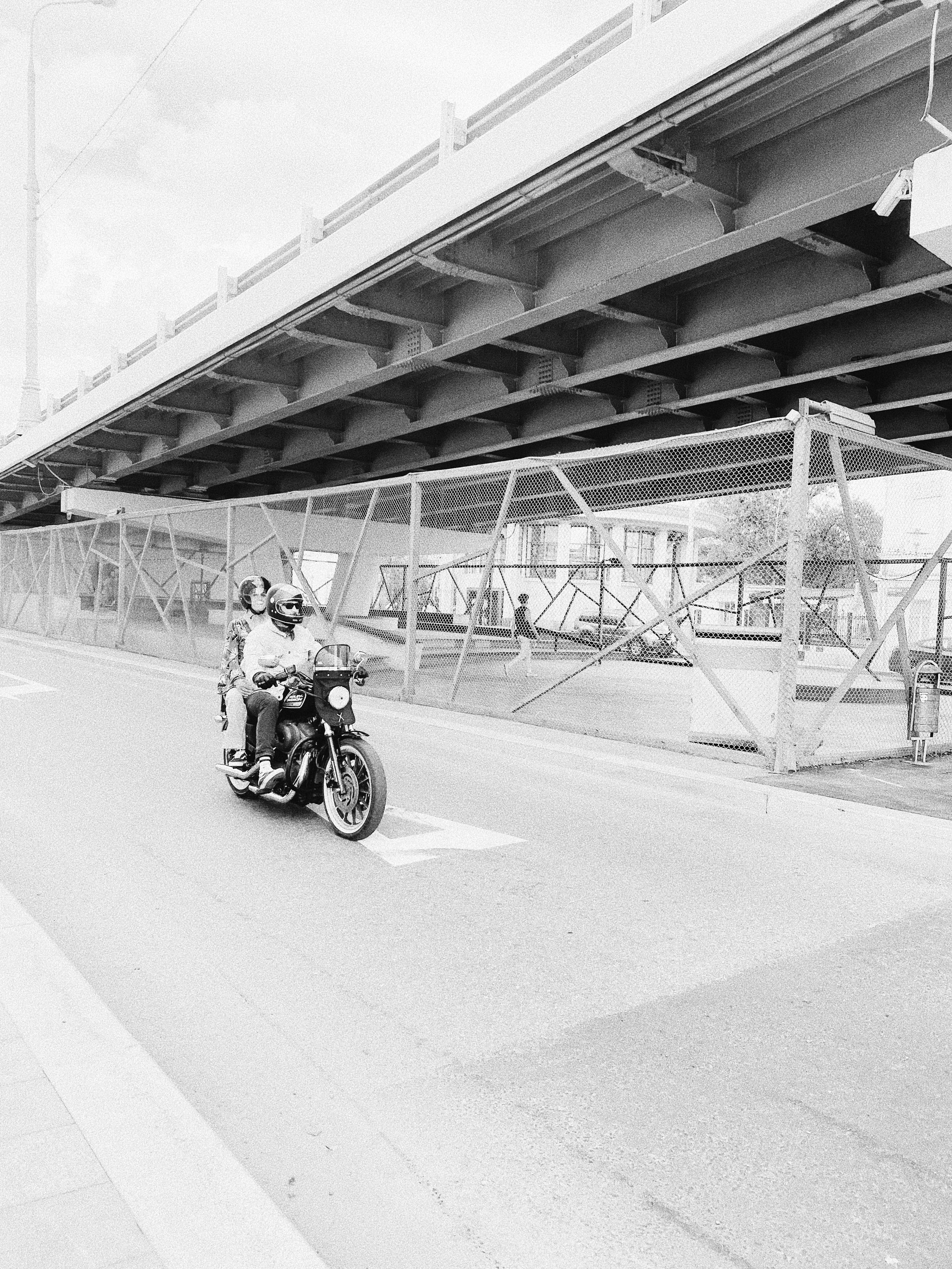 Étrangers. Carolinetru