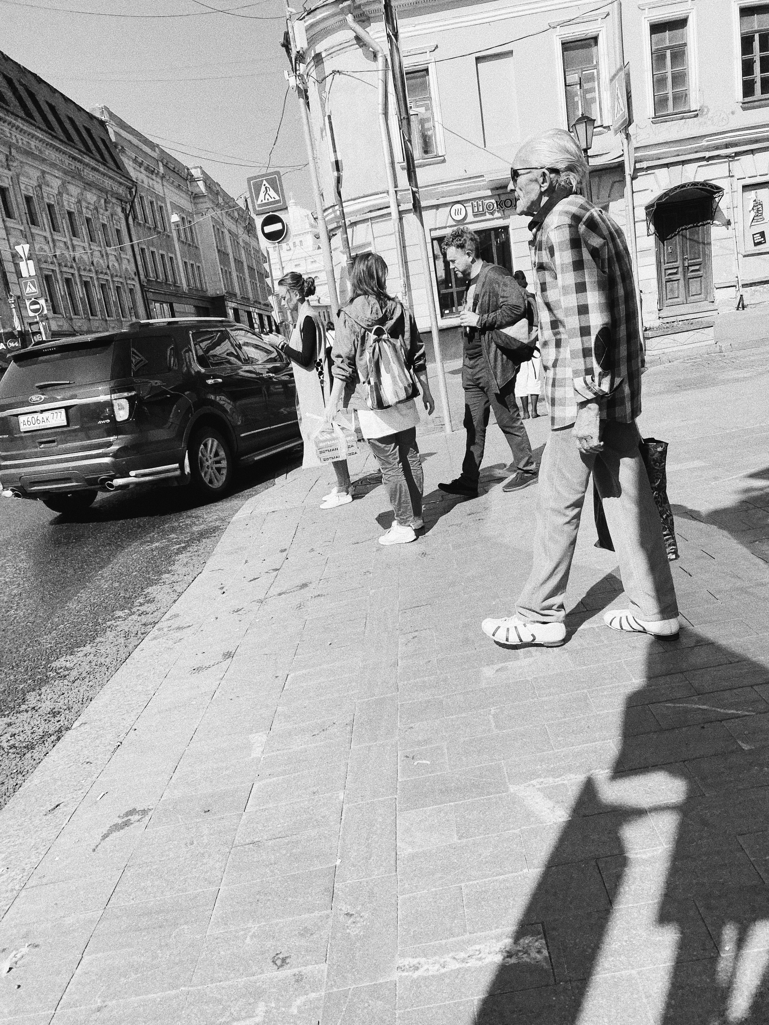 Étrangers. Carolinetru