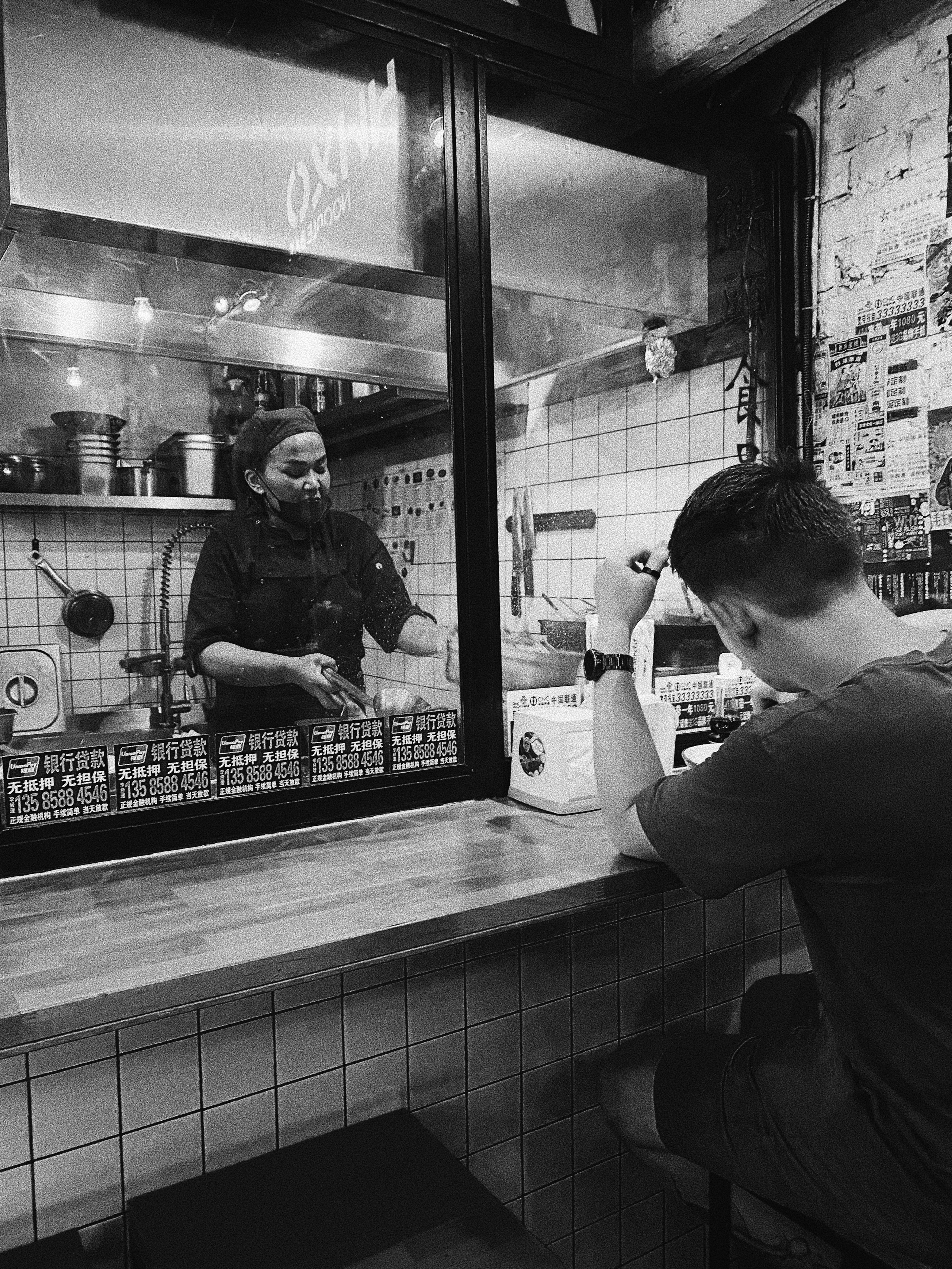 Étrangers. Carolinetru