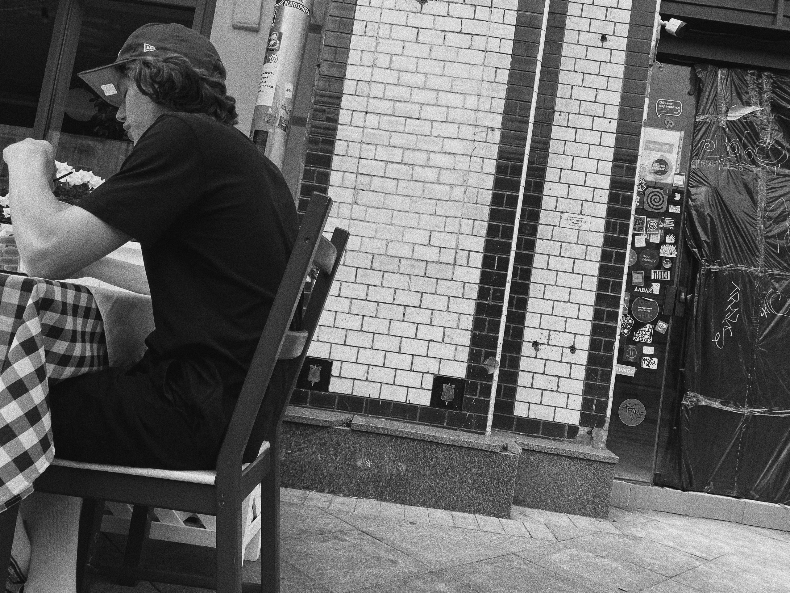 Étrangers. Carolinetru