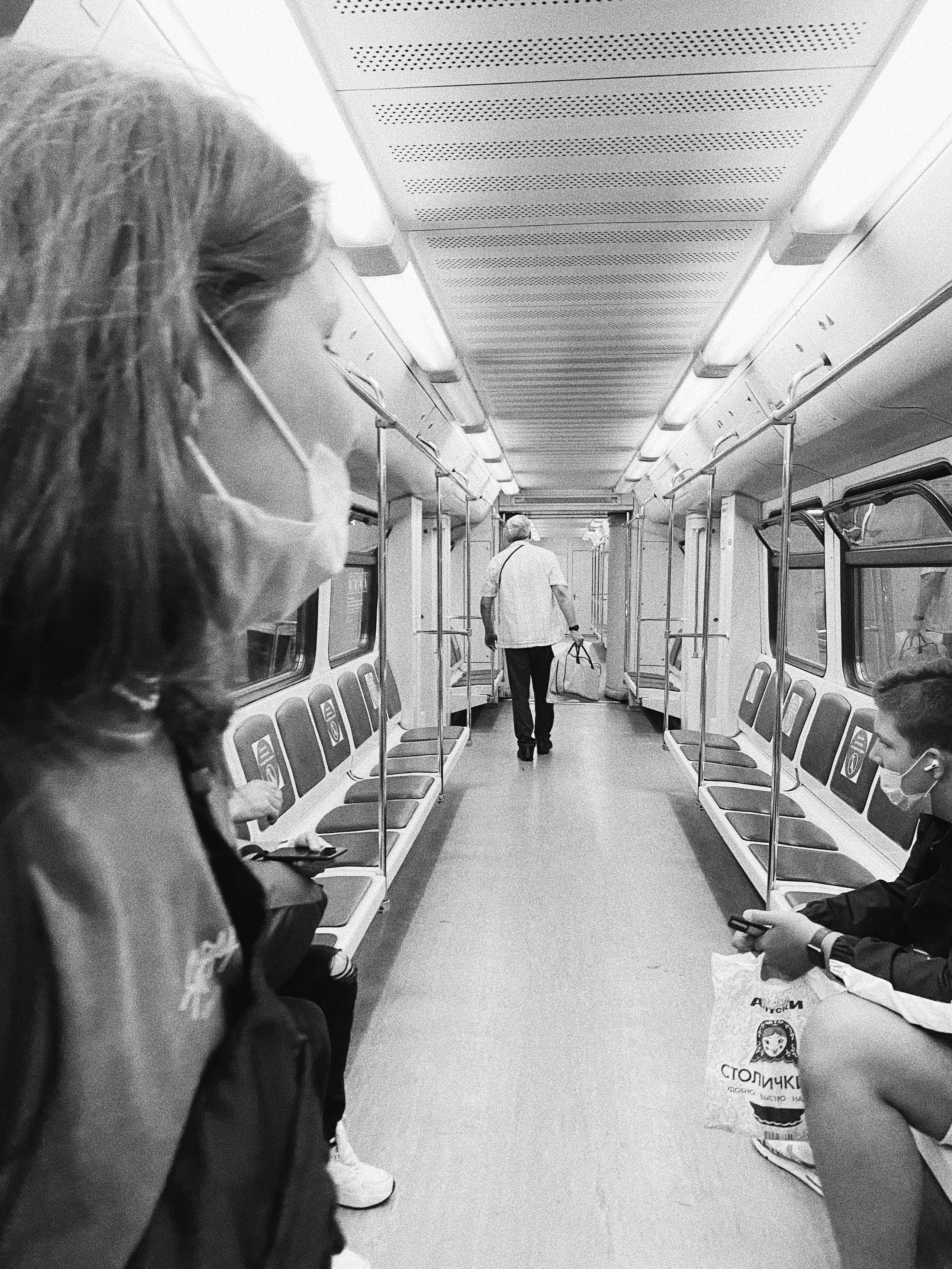 Étrangers. Carolinetru