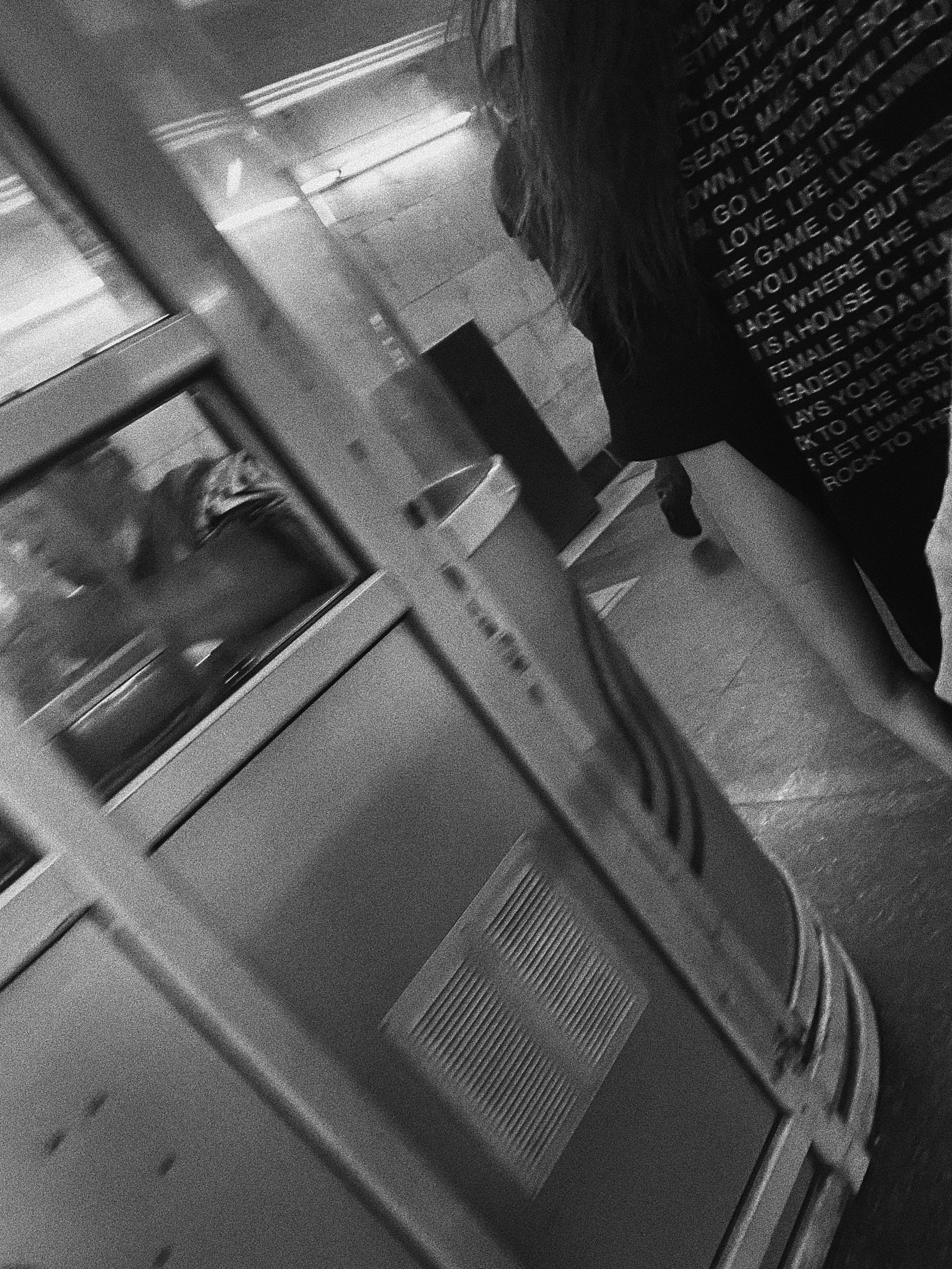 Étrangers. Carolinetru