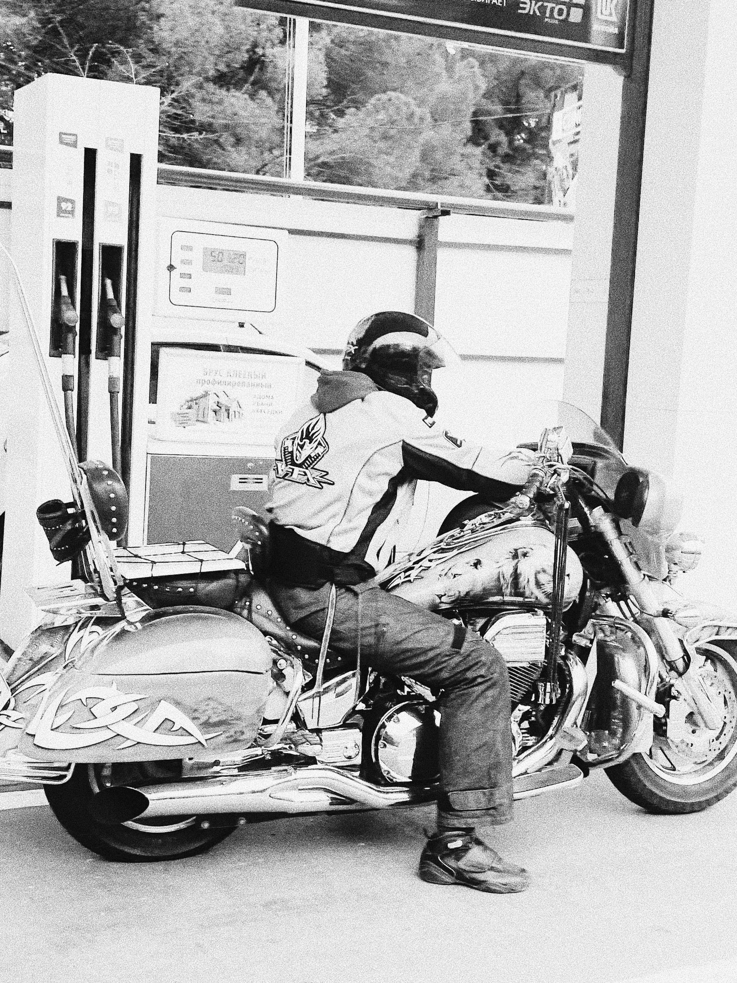 Étrangers. Carolinetru