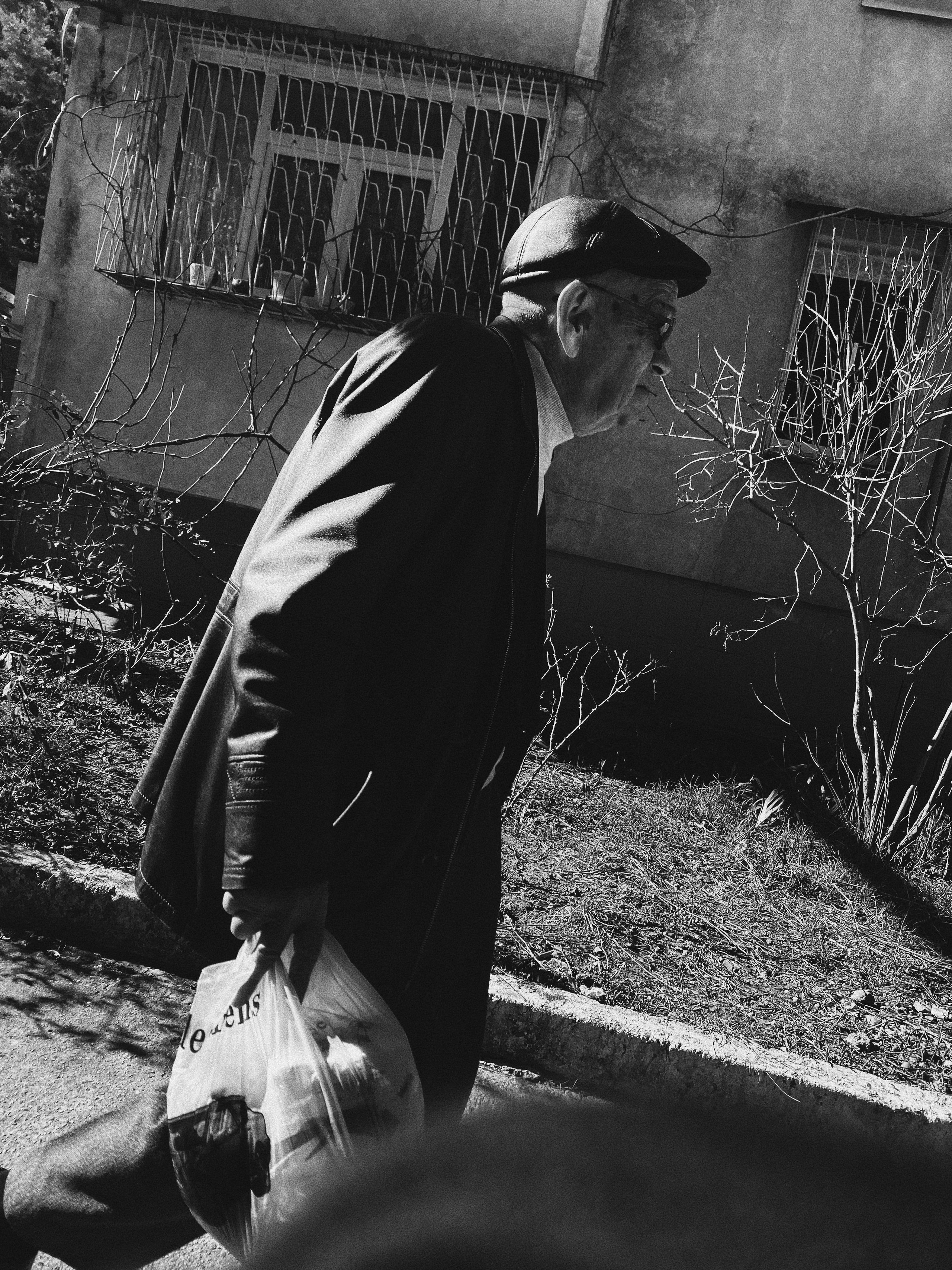 Étrangers. Carolinetru