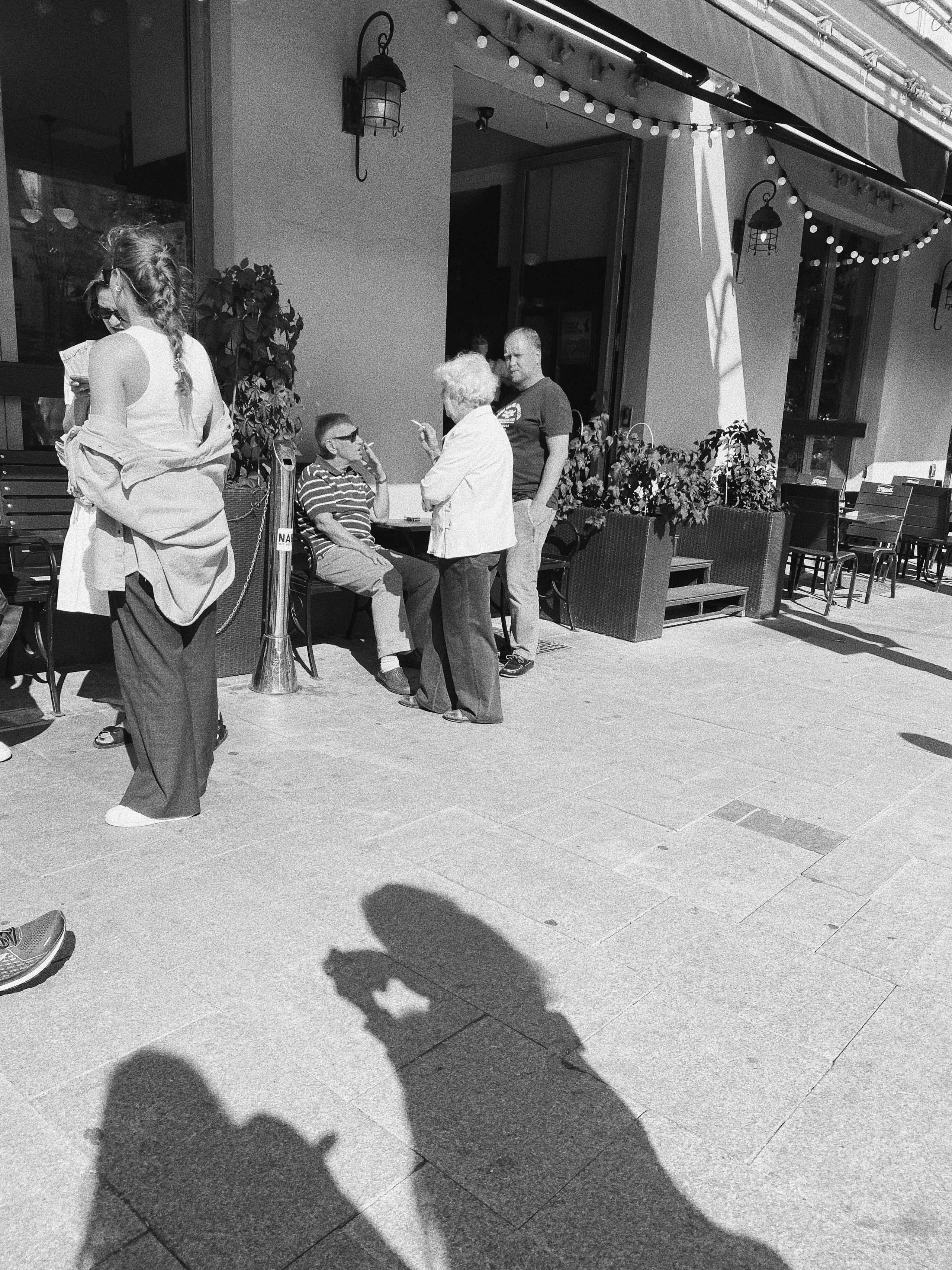 Étrangers. Carolinetru