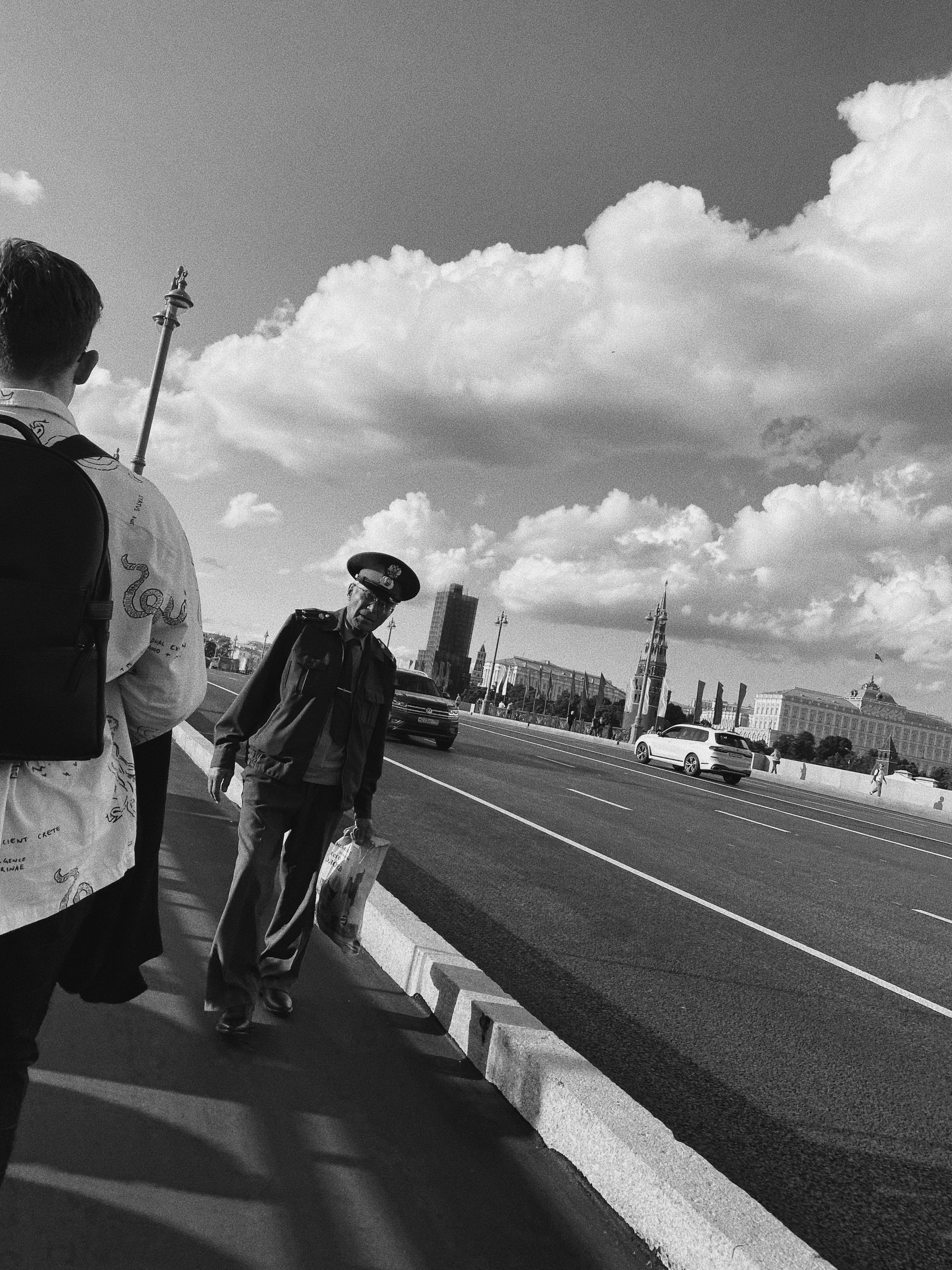 Étrangers. Carolinetru