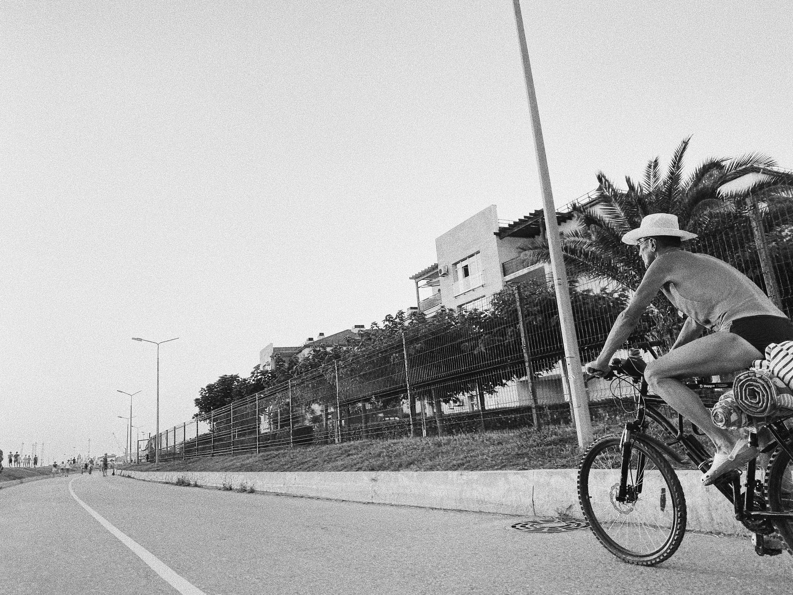 Étrangers. Carolinetru