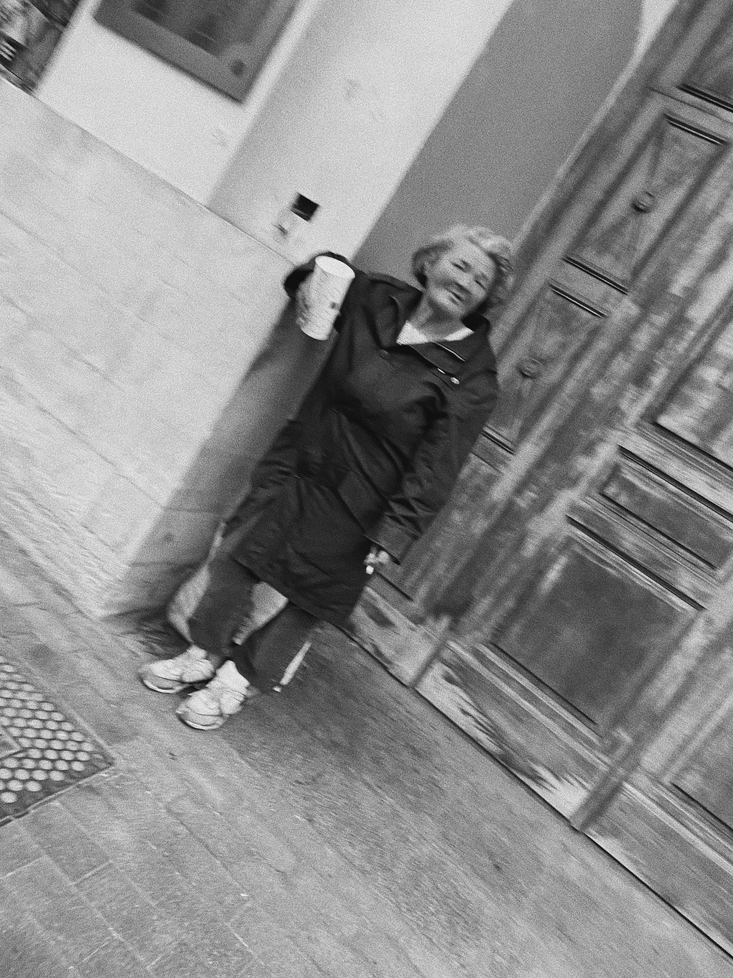 Étrangers. Carolinetru