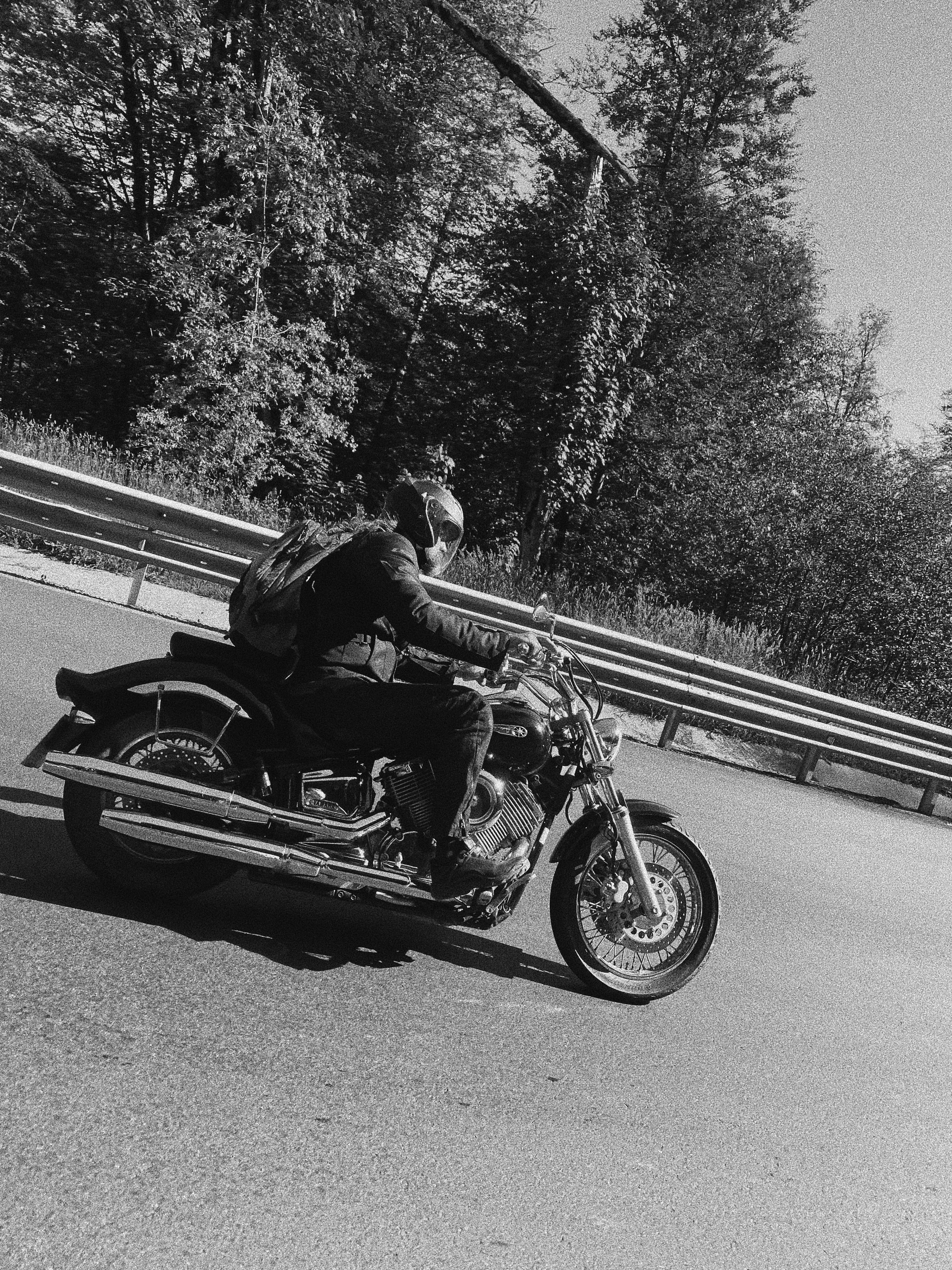 Étrangers. Carolinetru