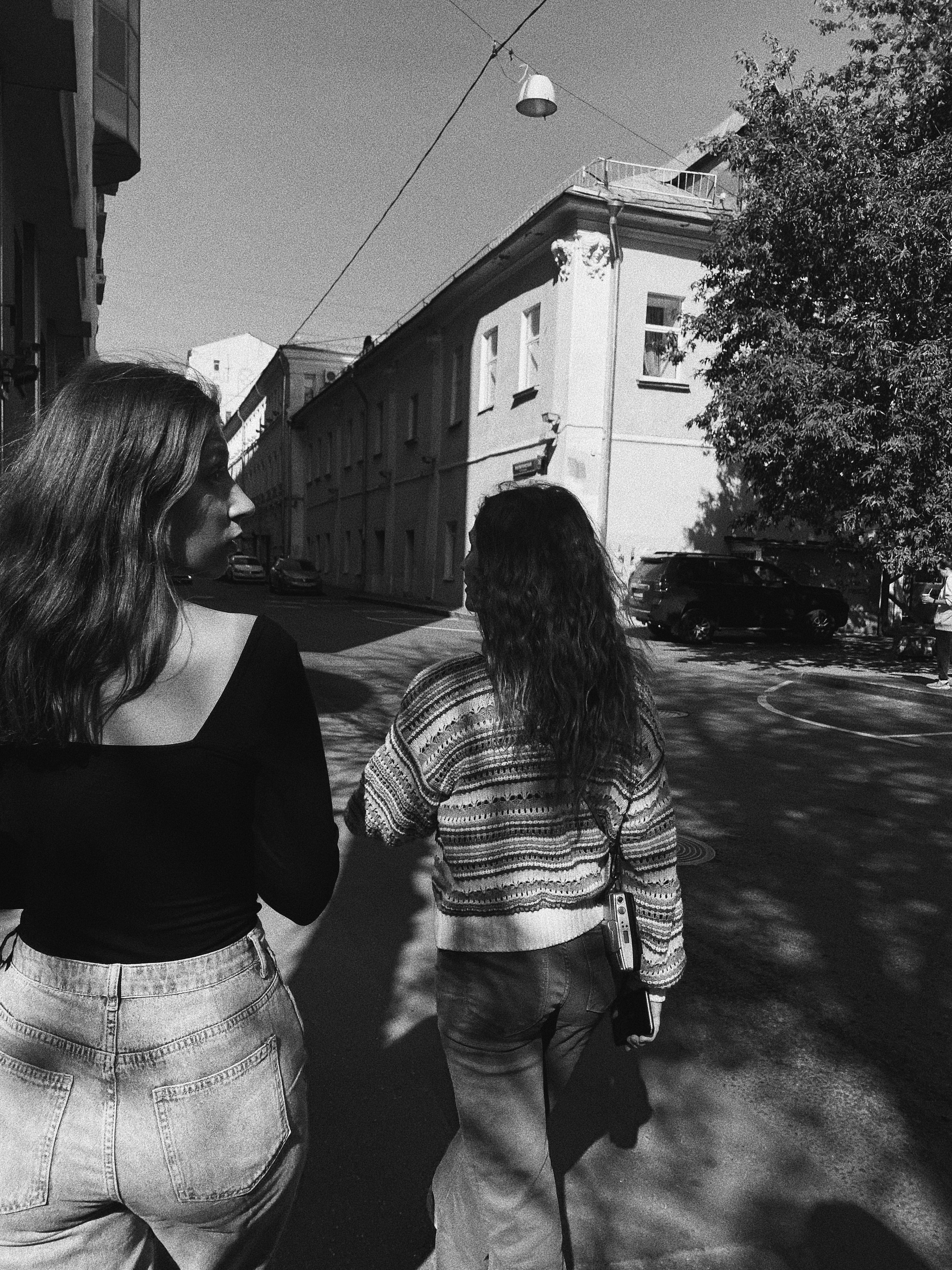 Étrangers. Carolinetru