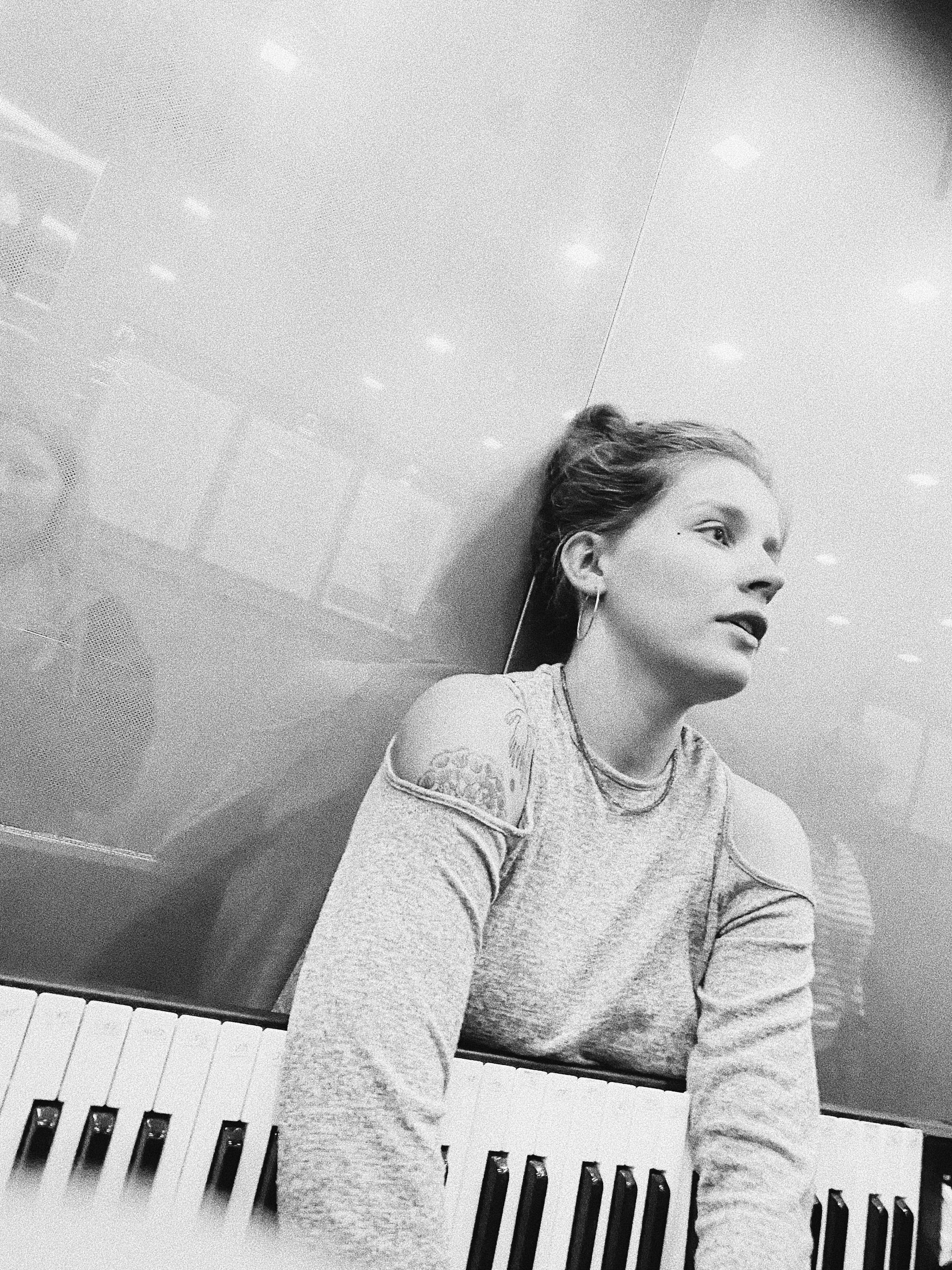 Étrangers. Carolinetru