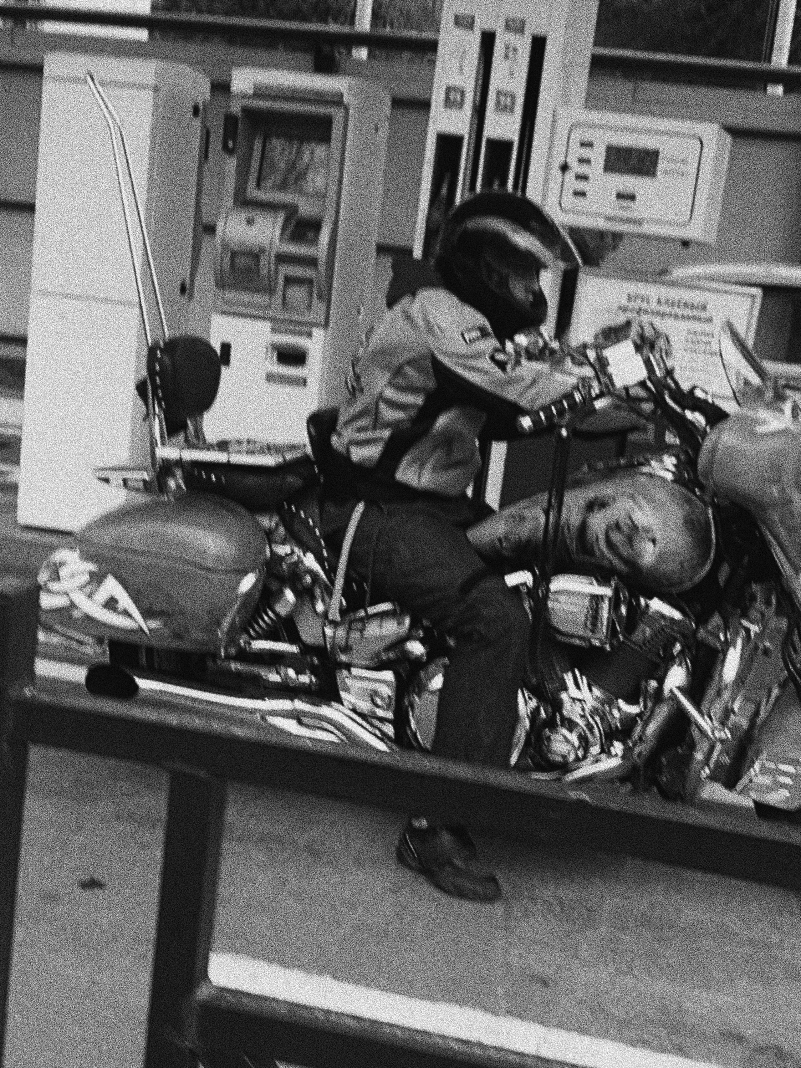 Étrangers. Carolinetru