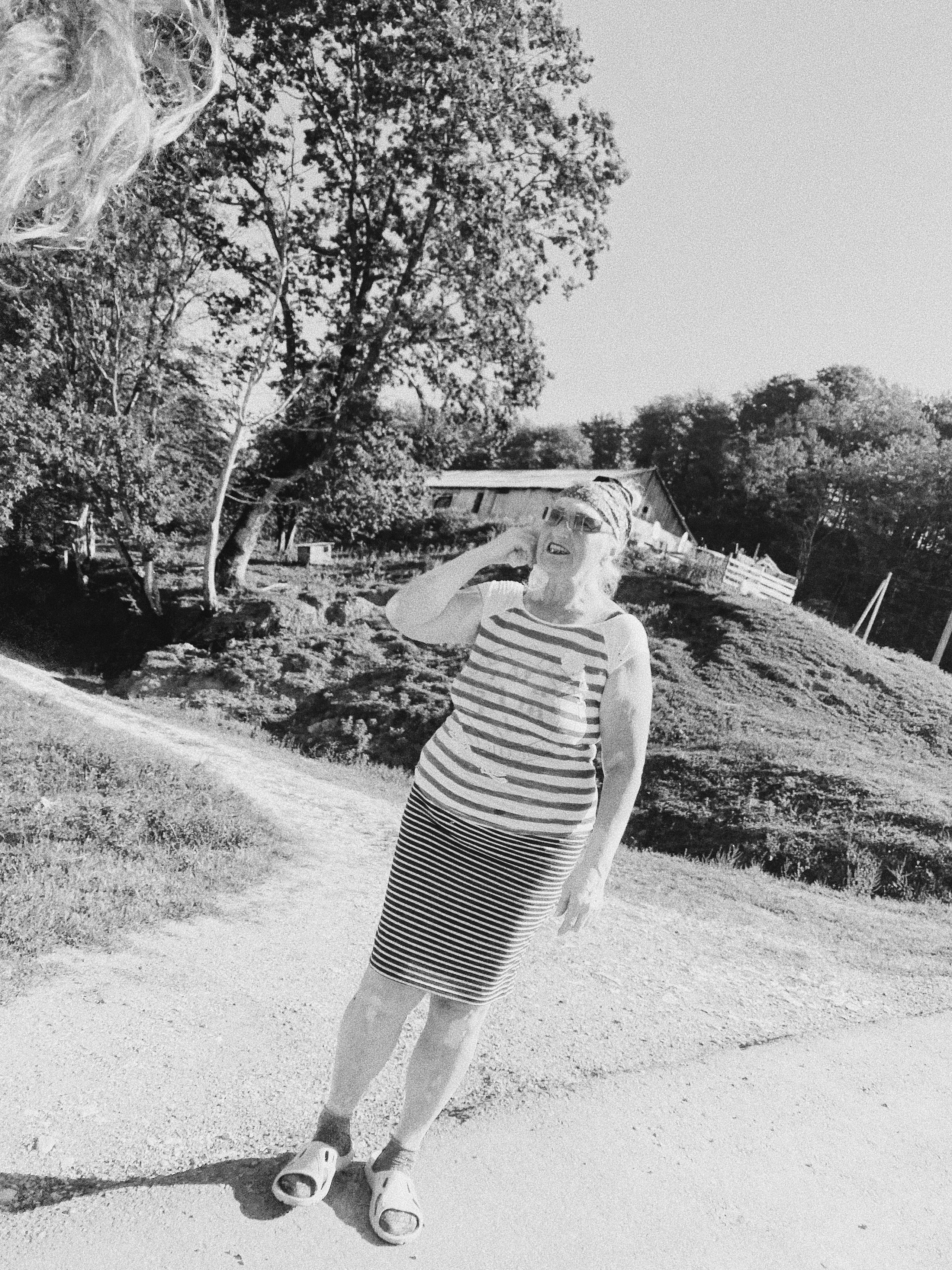 Étrangers. Carolinetru