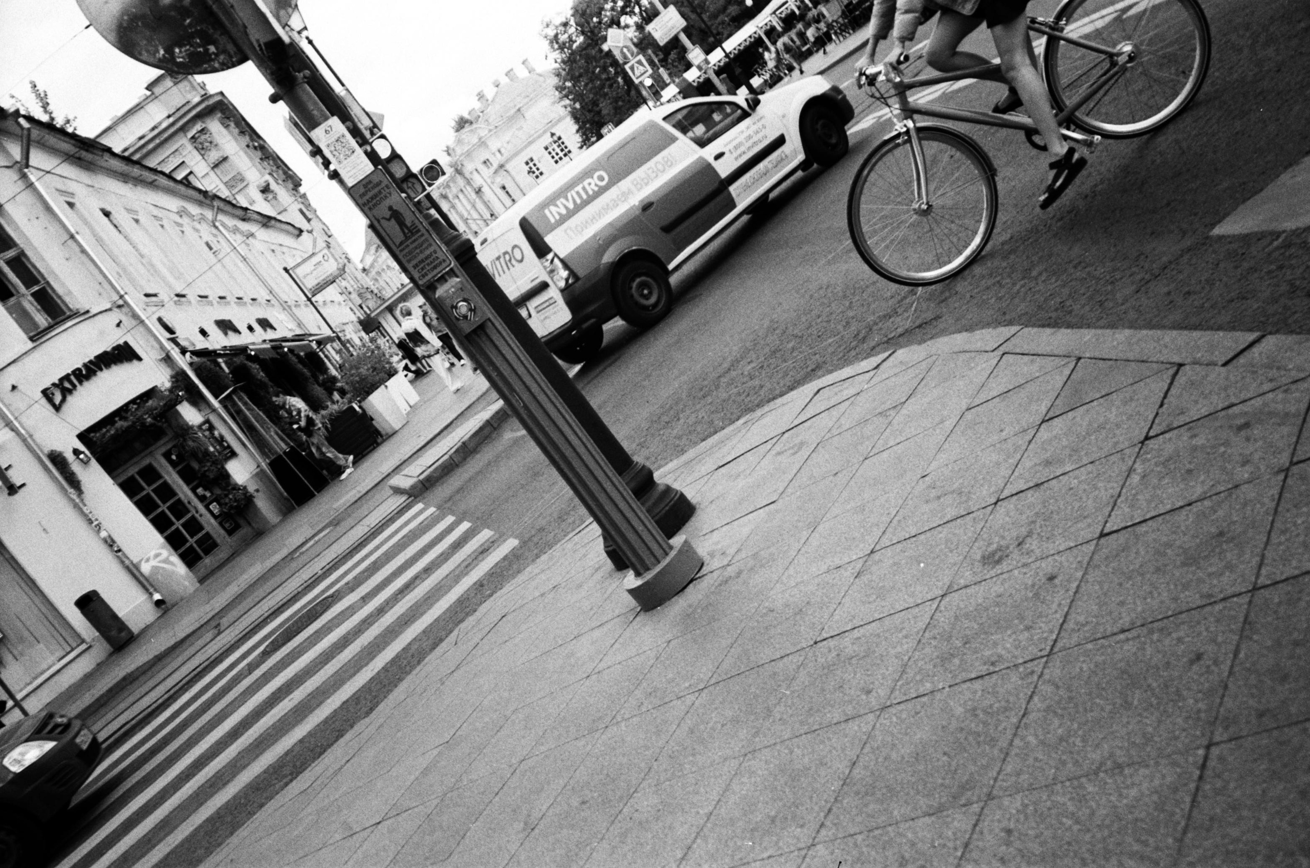 Étrangers. Carolinetru