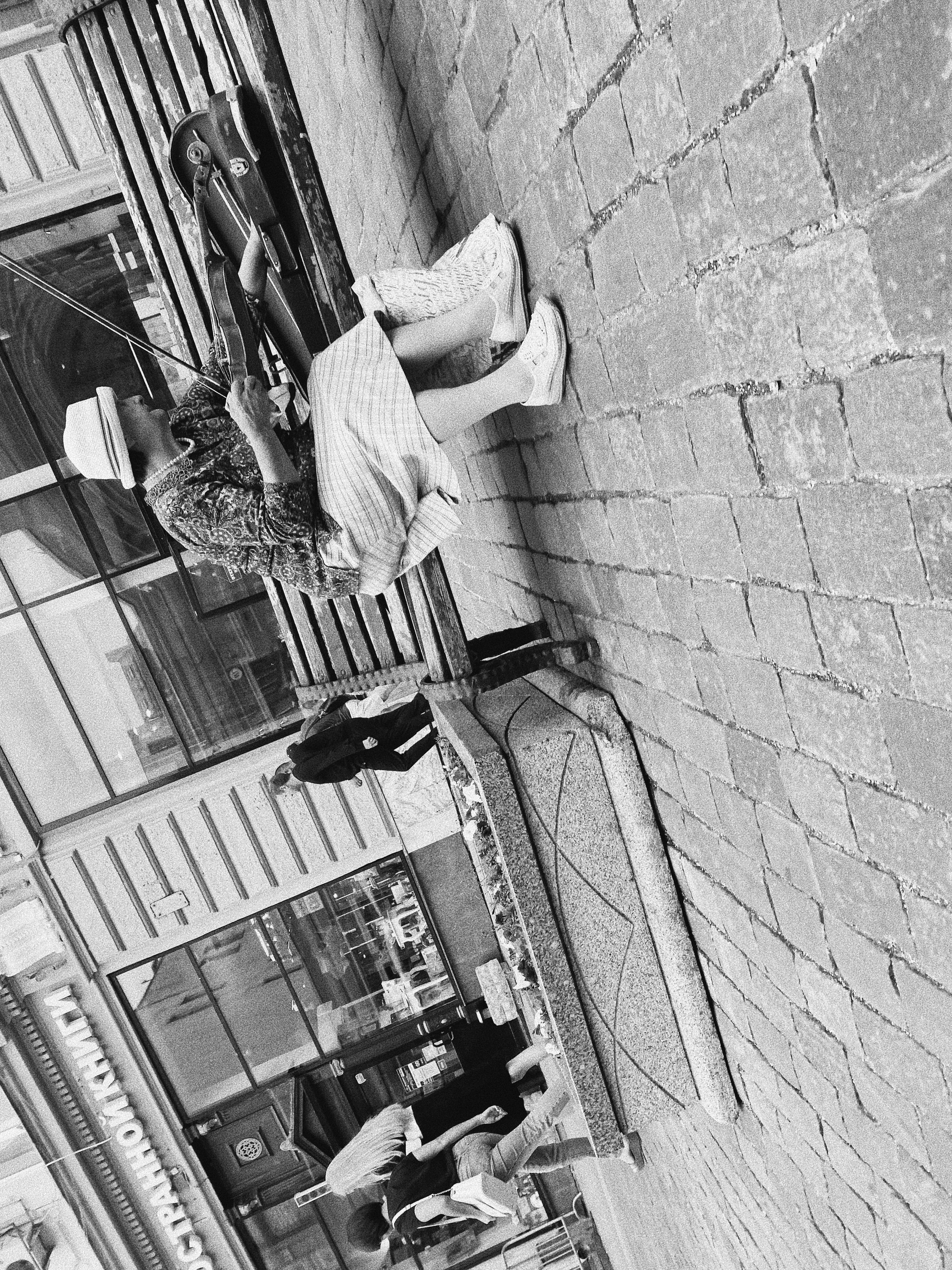 Étrangers. Carolinetru