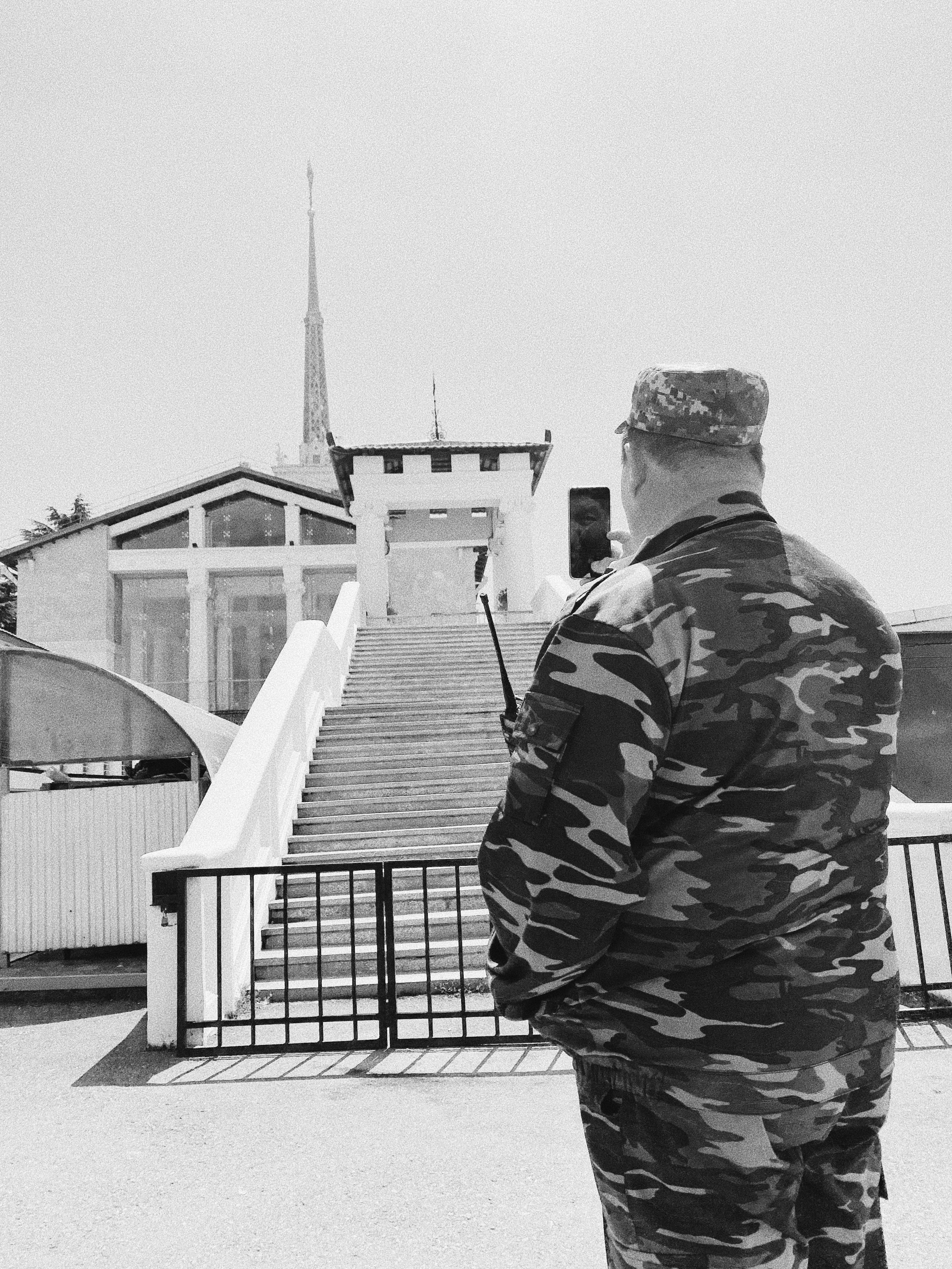 Étrangers. Carolinetru