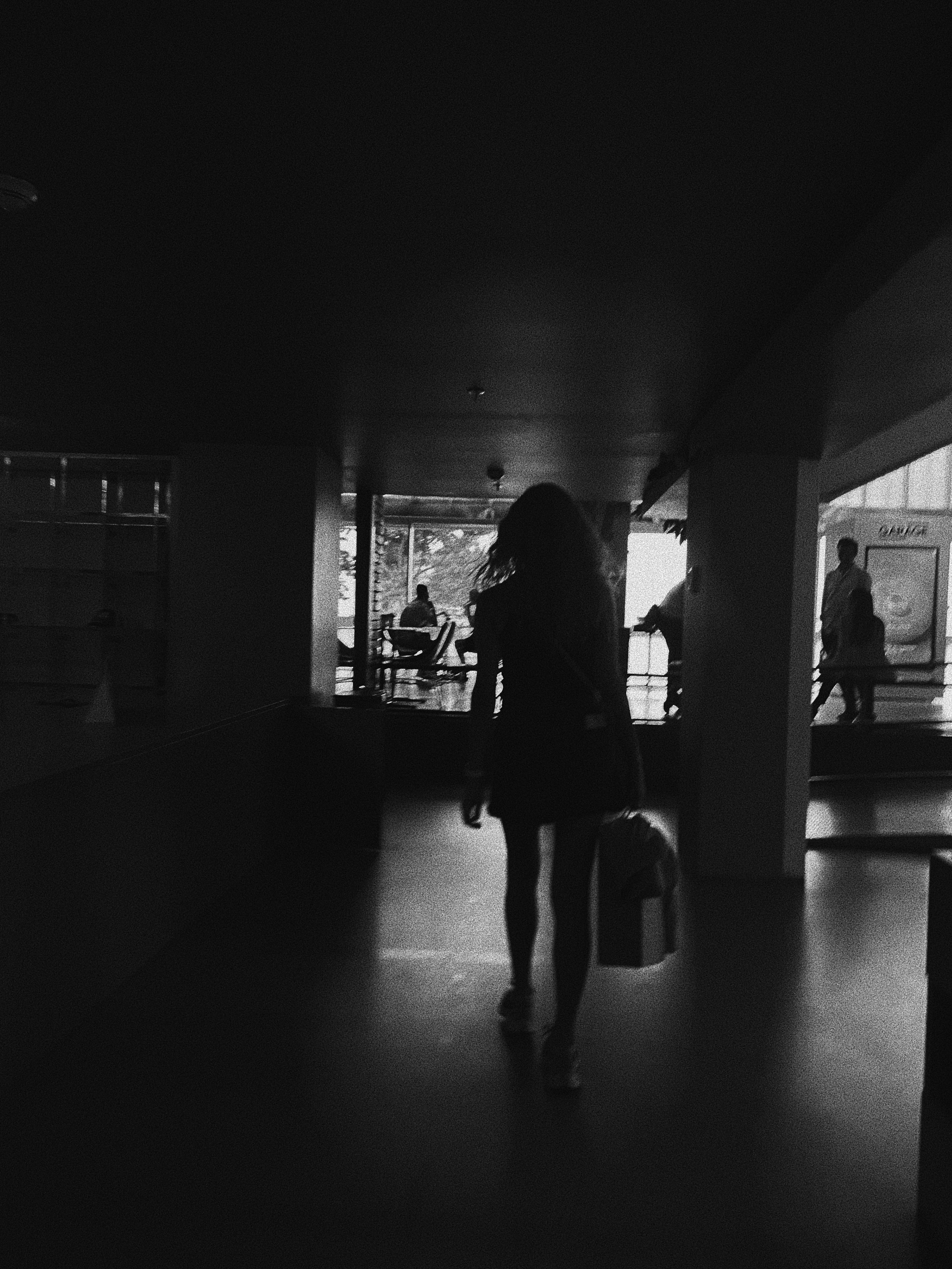 Étrangers. Carolinetru