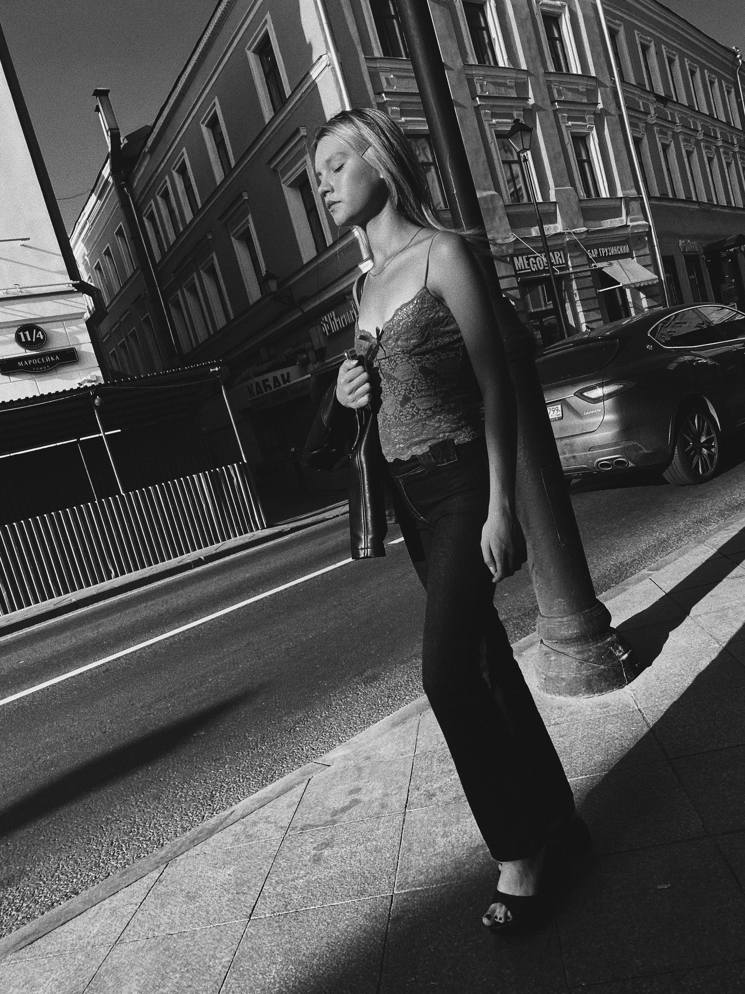 Étrangers. Carolinetru