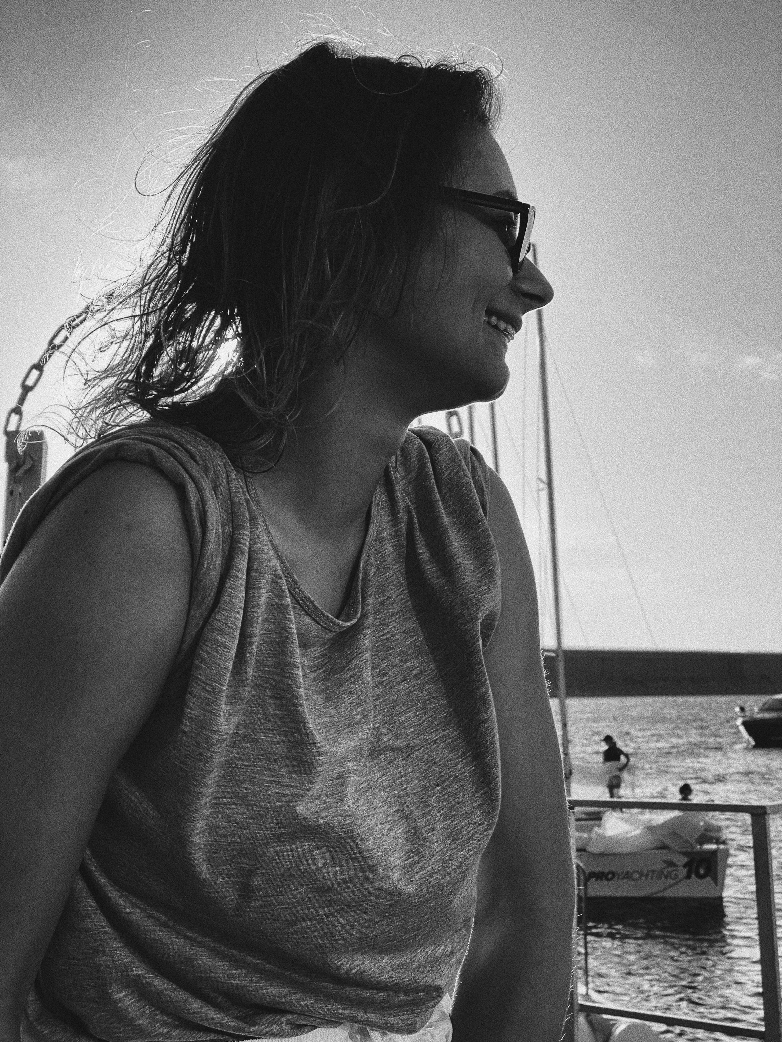 Étrangers. Carolinetru