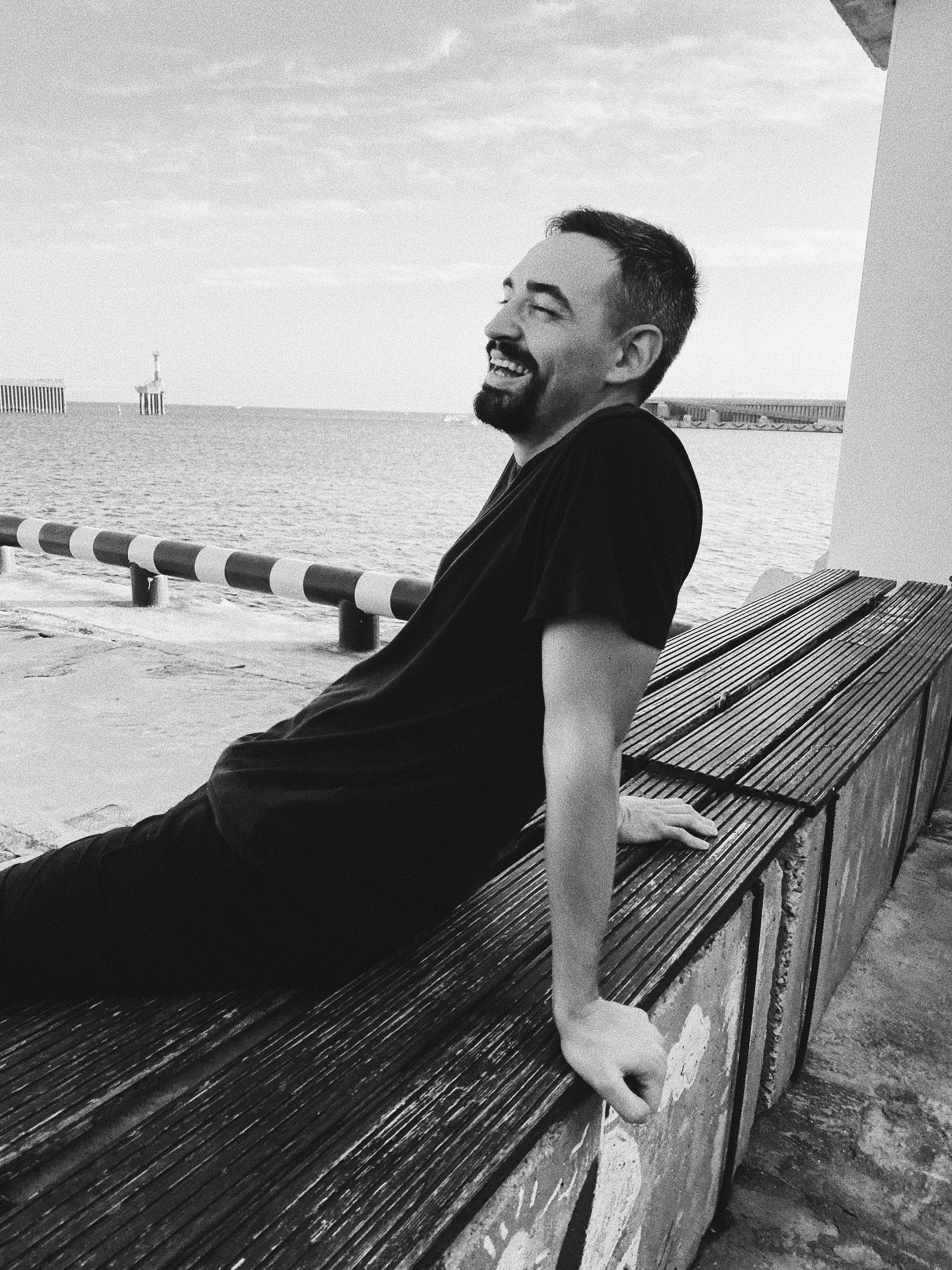 Étrangers. Carolinetru