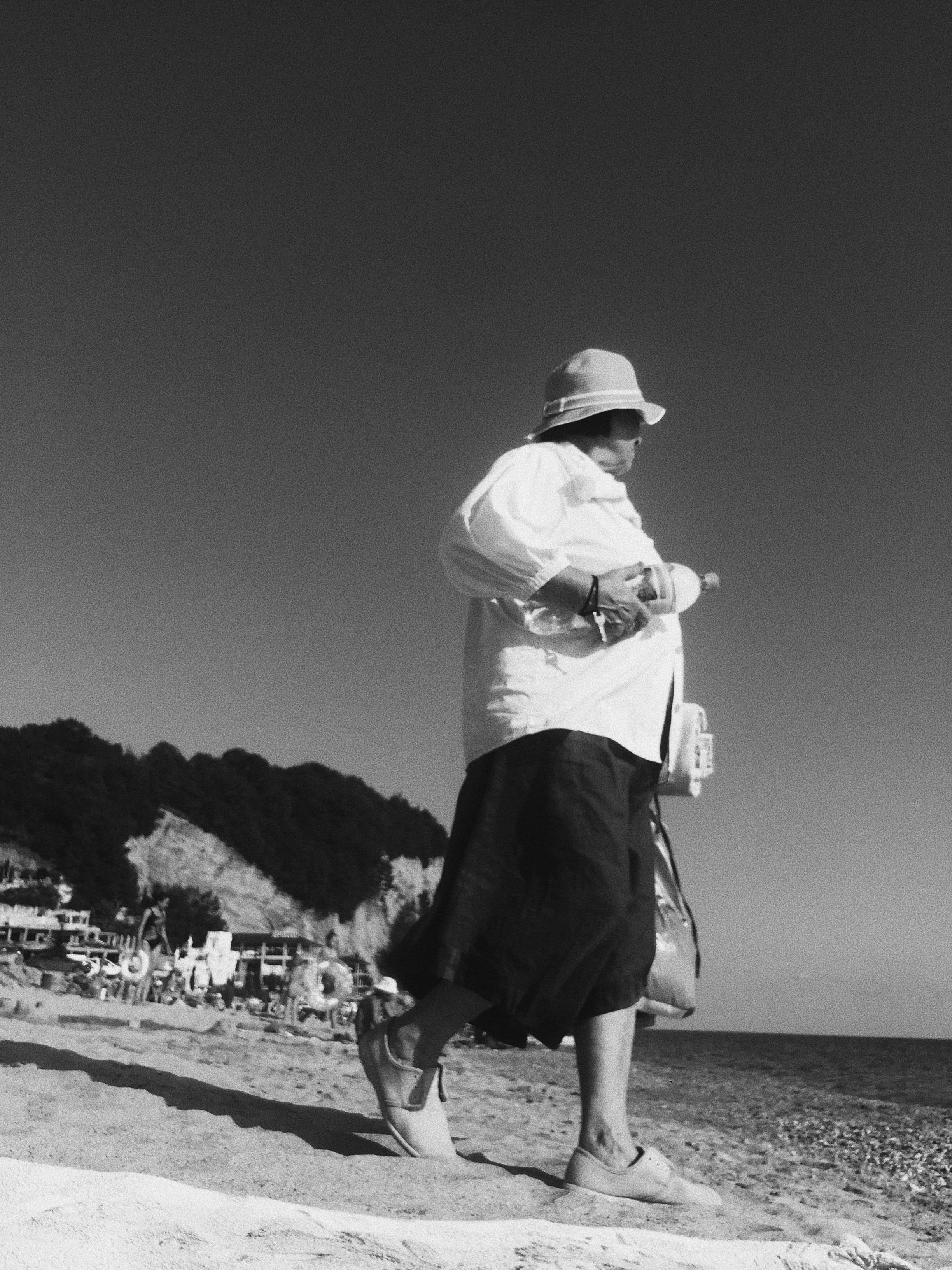 Étrangers. Carolinetru