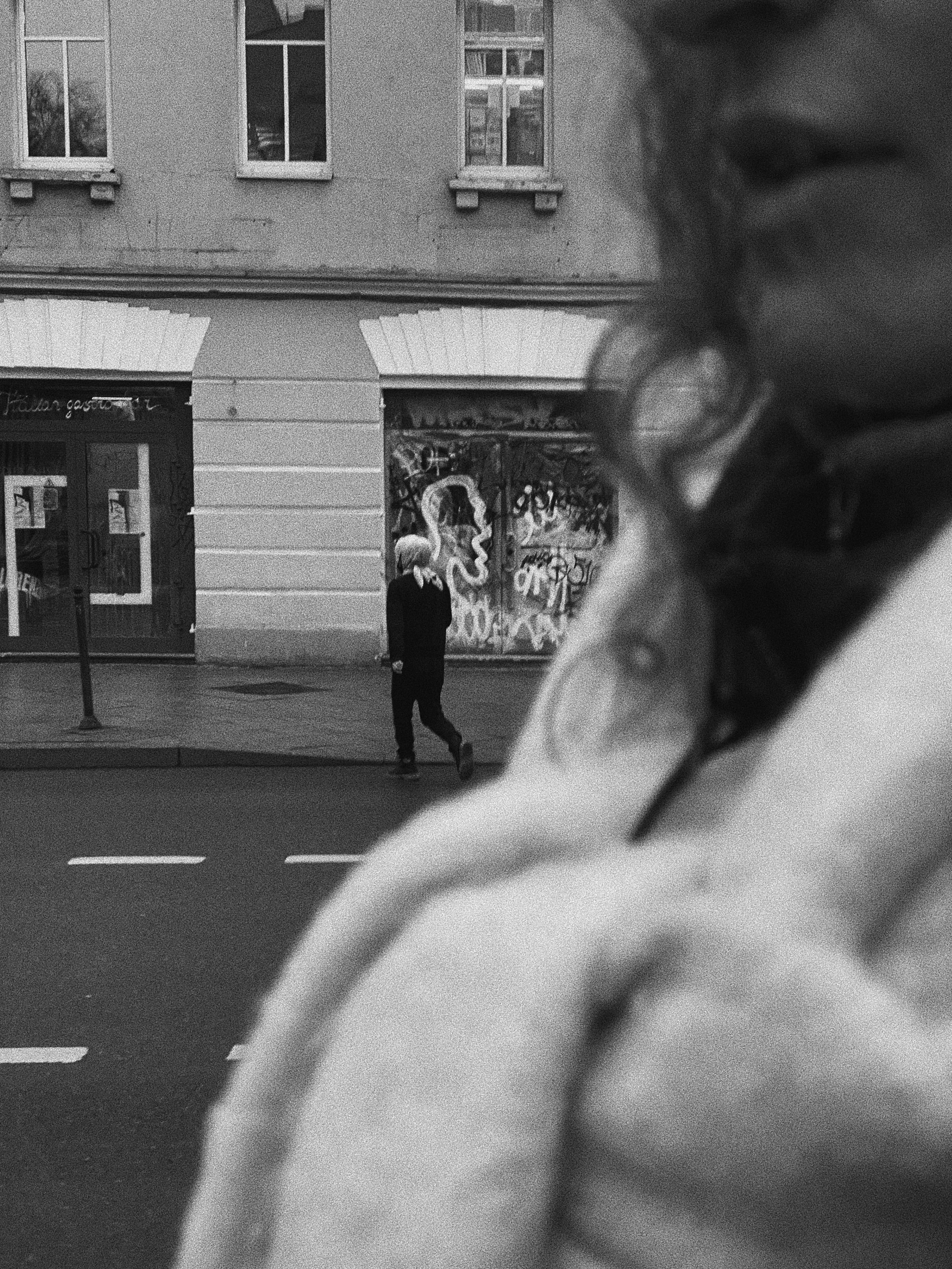 Étrangers. Carolinetru