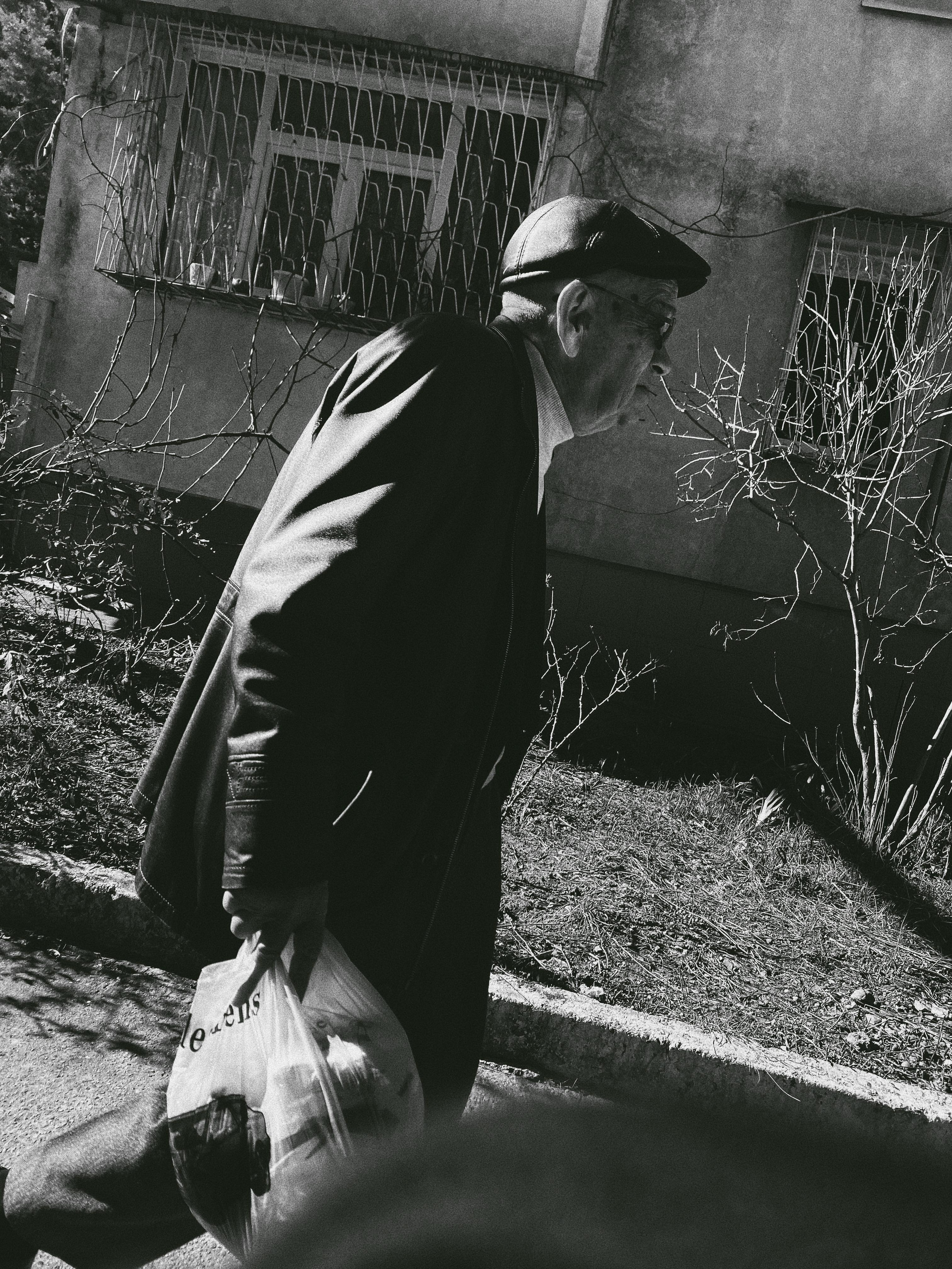 Étrangers. Carolinetru