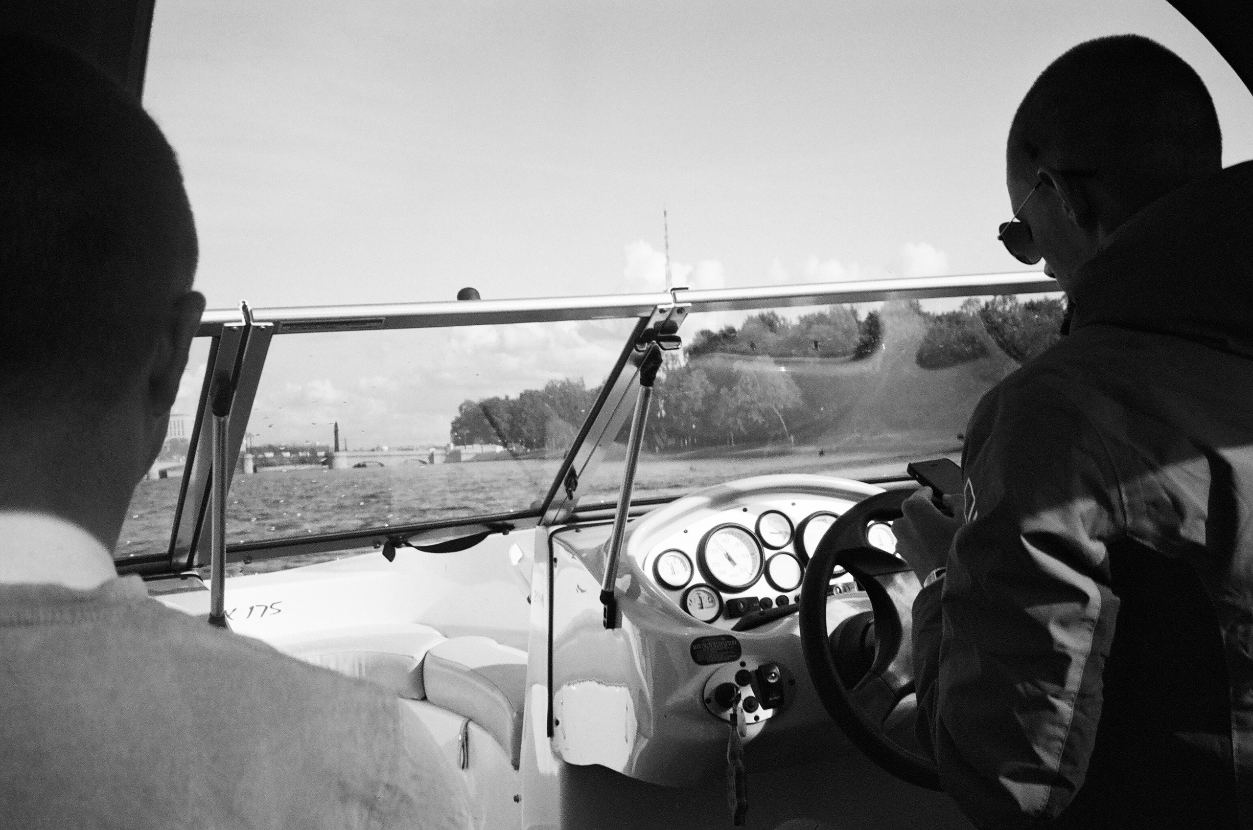 Étrangers. Carolinetru