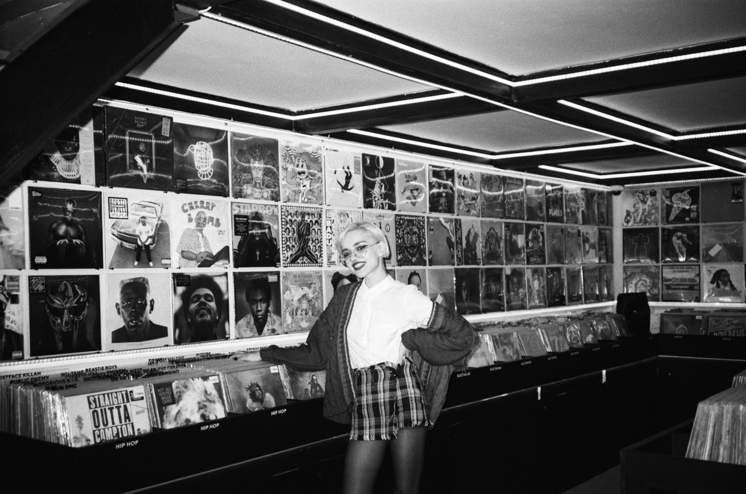 Étrangers. Carolinetru