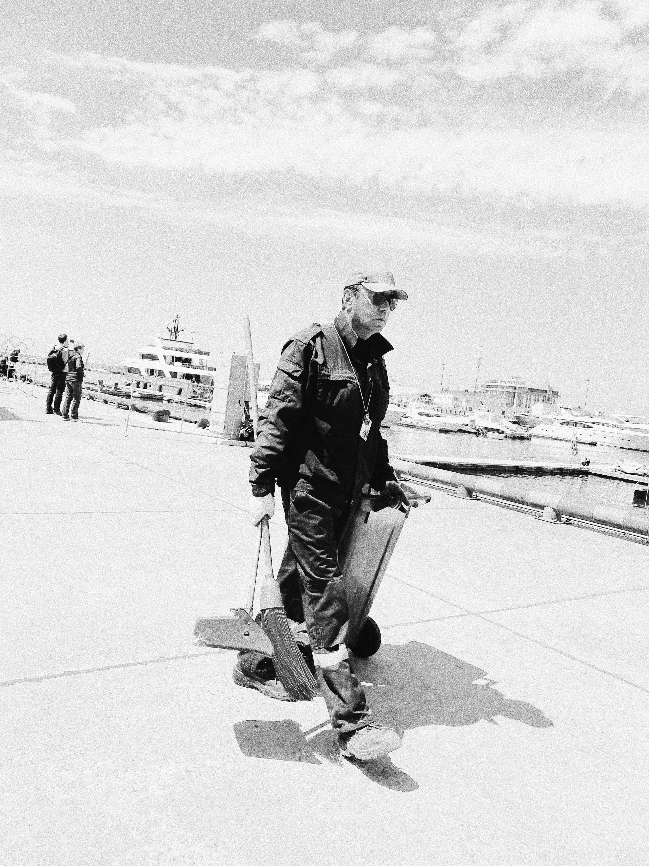 Étrangers. Carolinetru