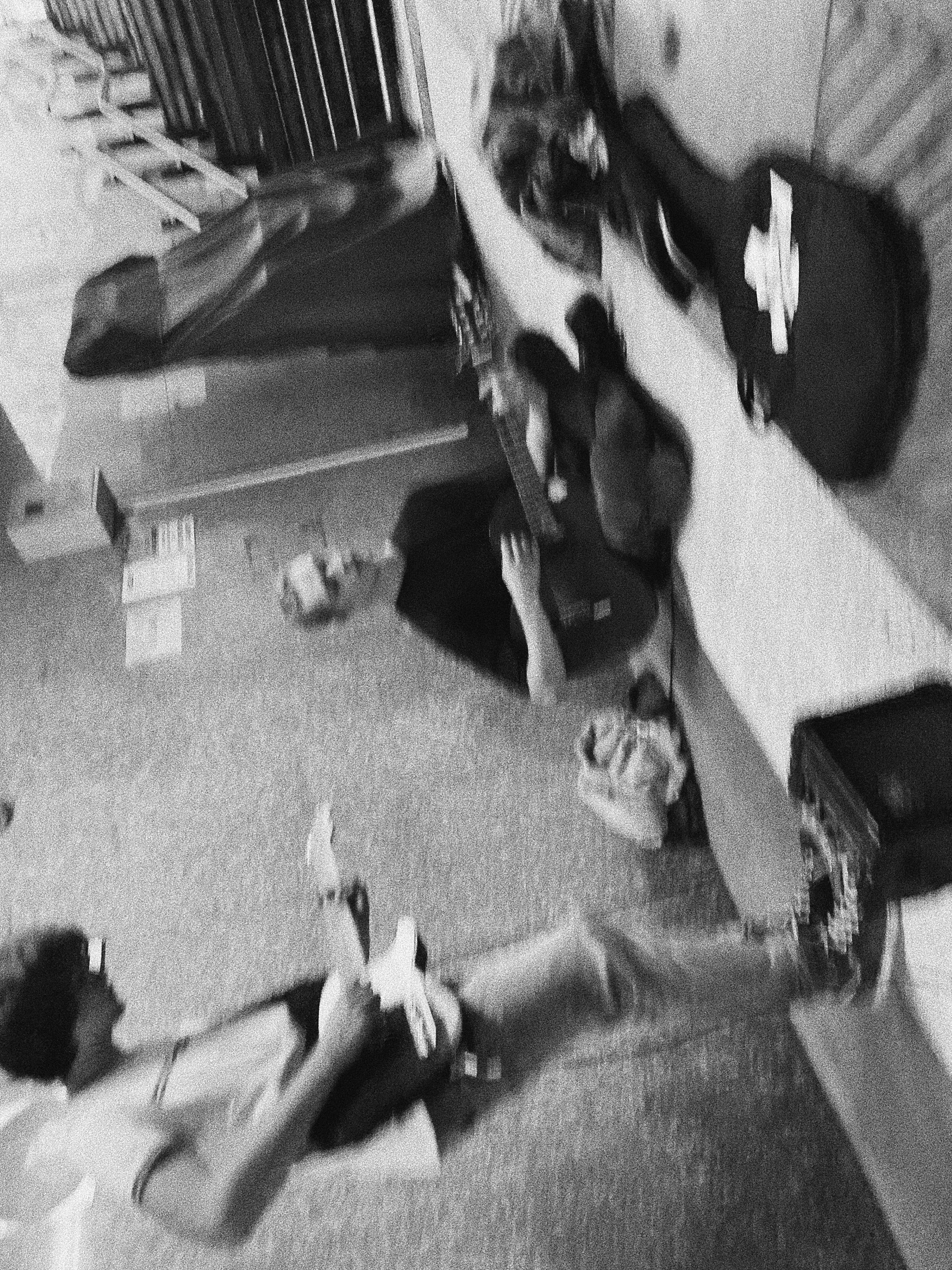 Étrangers. Carolinetru