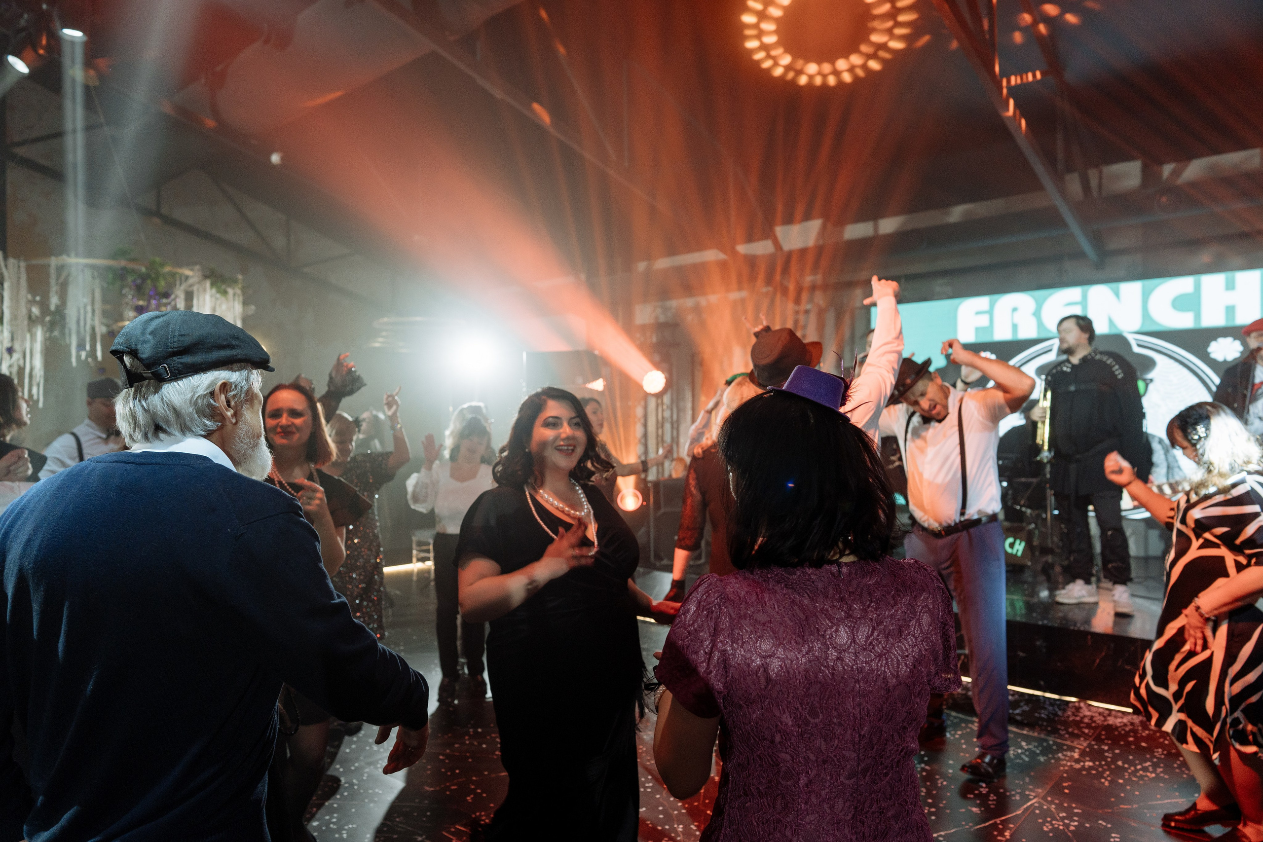 Альбион Тур