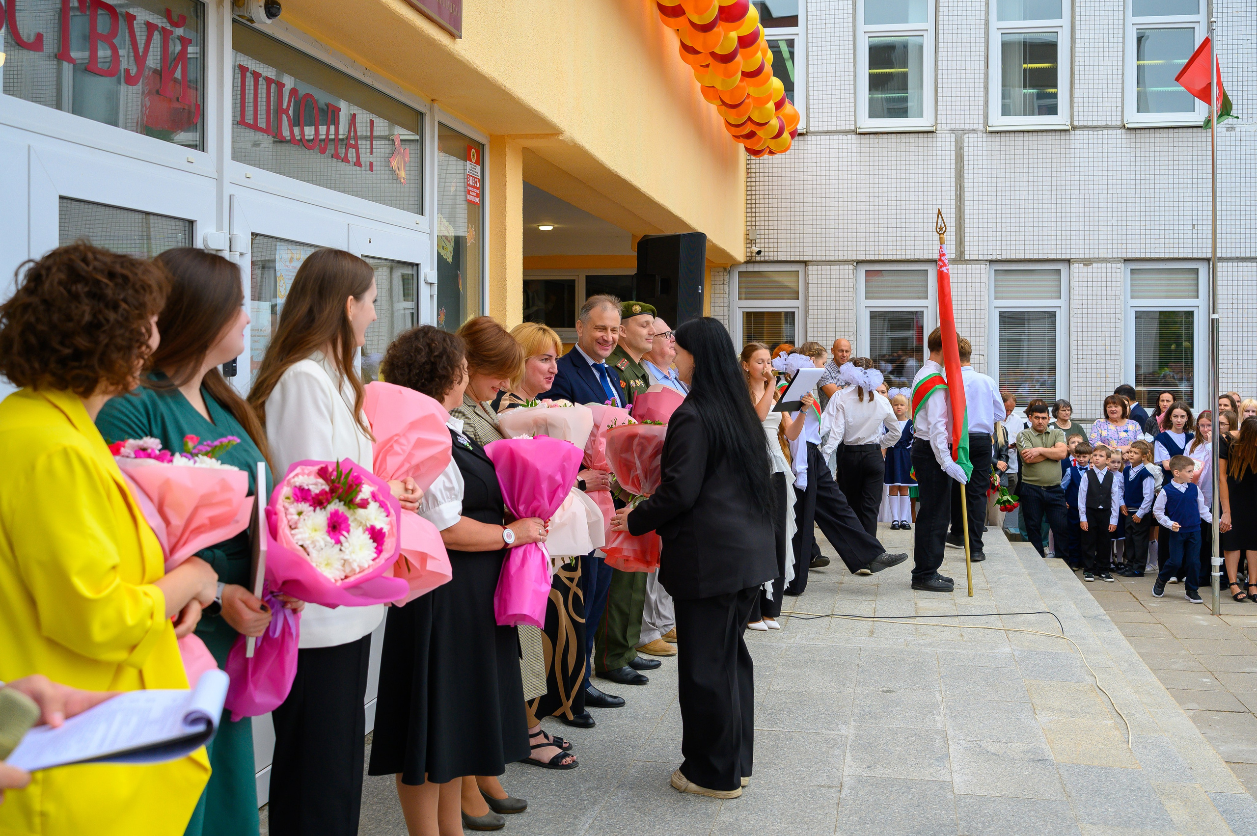 Вот звучит первый звонок, перед этим долгое приготовление к новому этапу в жизни, Яромир идет в школу. Фотоуслуги, услуги фотографа, фотографирование важных событий