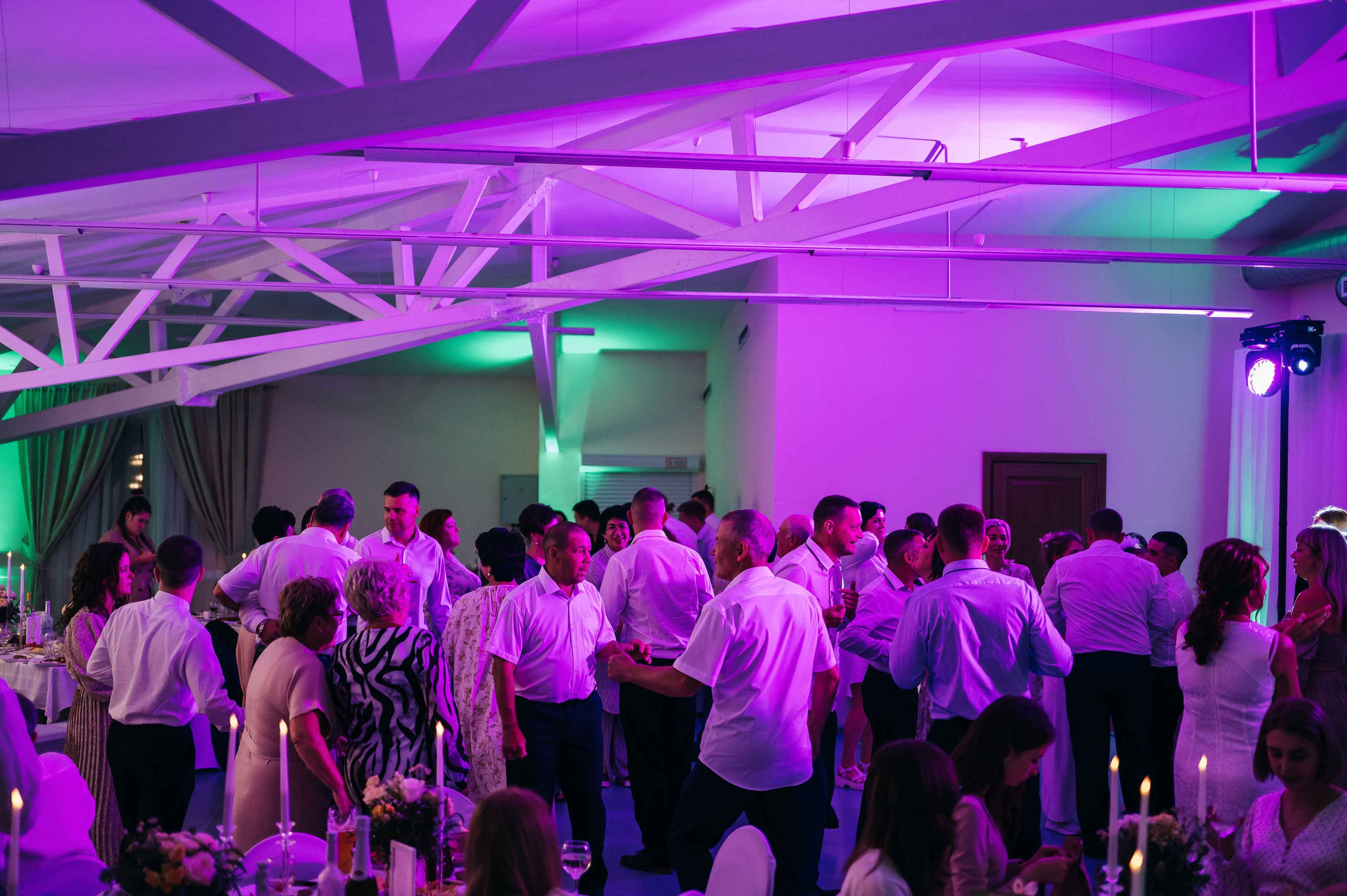 Совместные сборы в отеле. Свадебный и семейный фотограф в Котласе Никита Попов