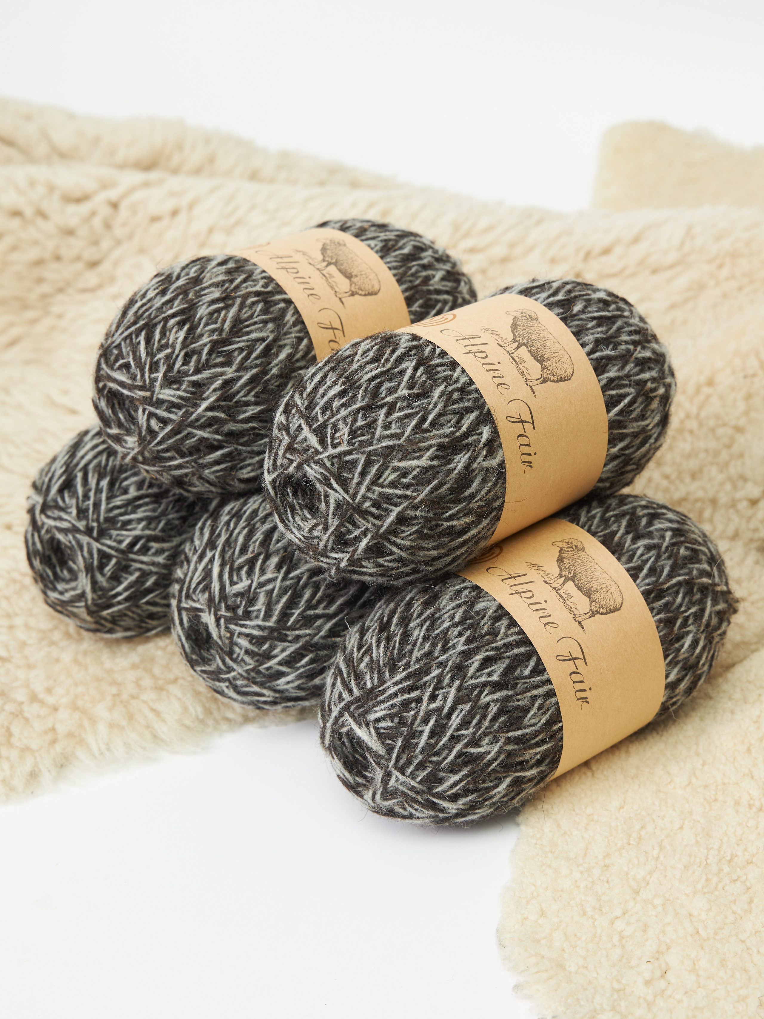 Фотосъемка пряжи для маркетплейсов. Алексей Темнов — фотограф в Пятигорске