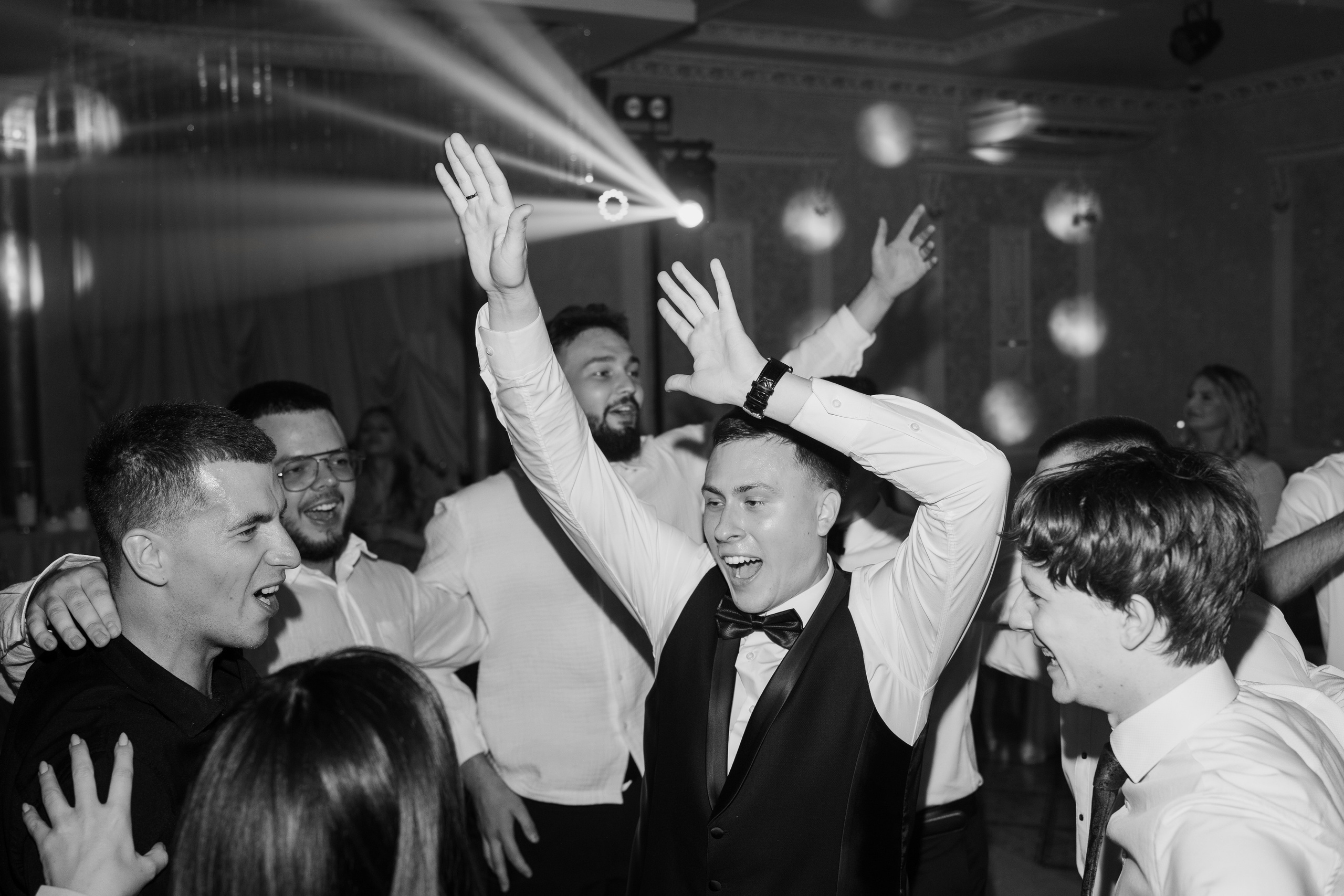 Свадебная камерная свадьба в Краснодаре от TWINS STUDIO. ТВИНС СТУДИО — лучшие свадебные фотографы и видеографы в Краснодаре