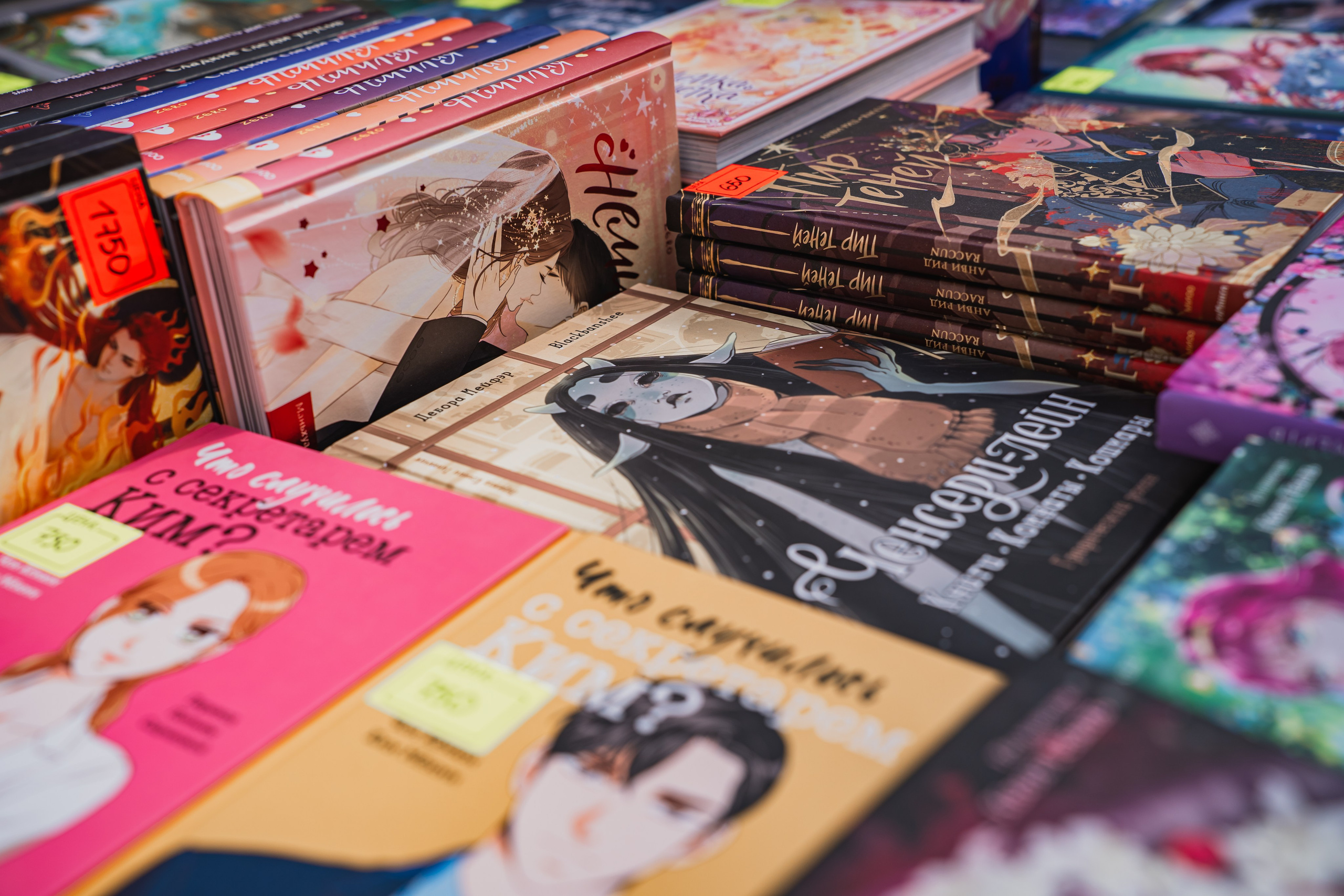 МИФ Non/fictio№ 2025 стенды. Репортажный фотограф Анастасия Рубцова