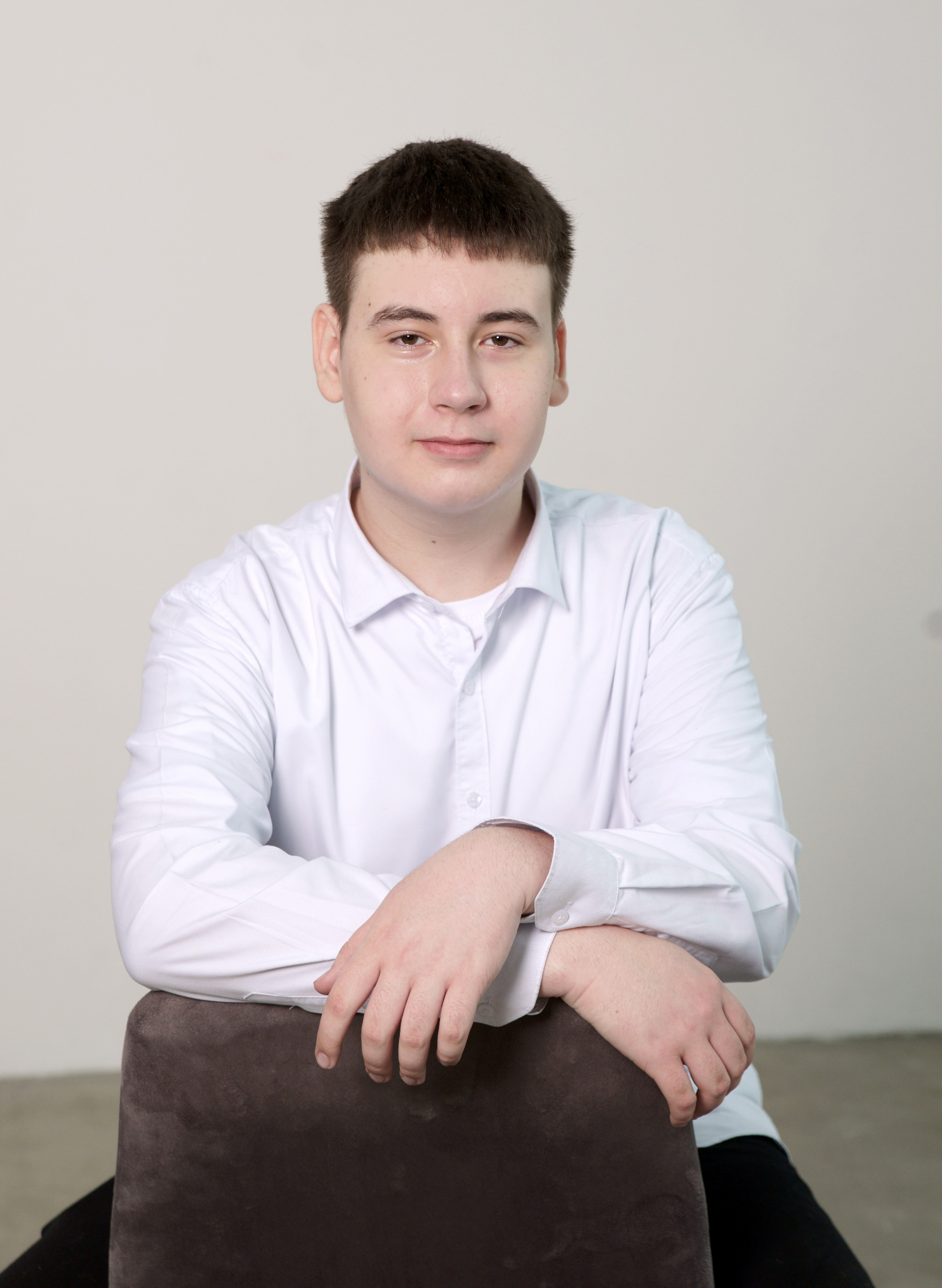 Студийная фотосессия выпускников 9,11 классов в Иркутске