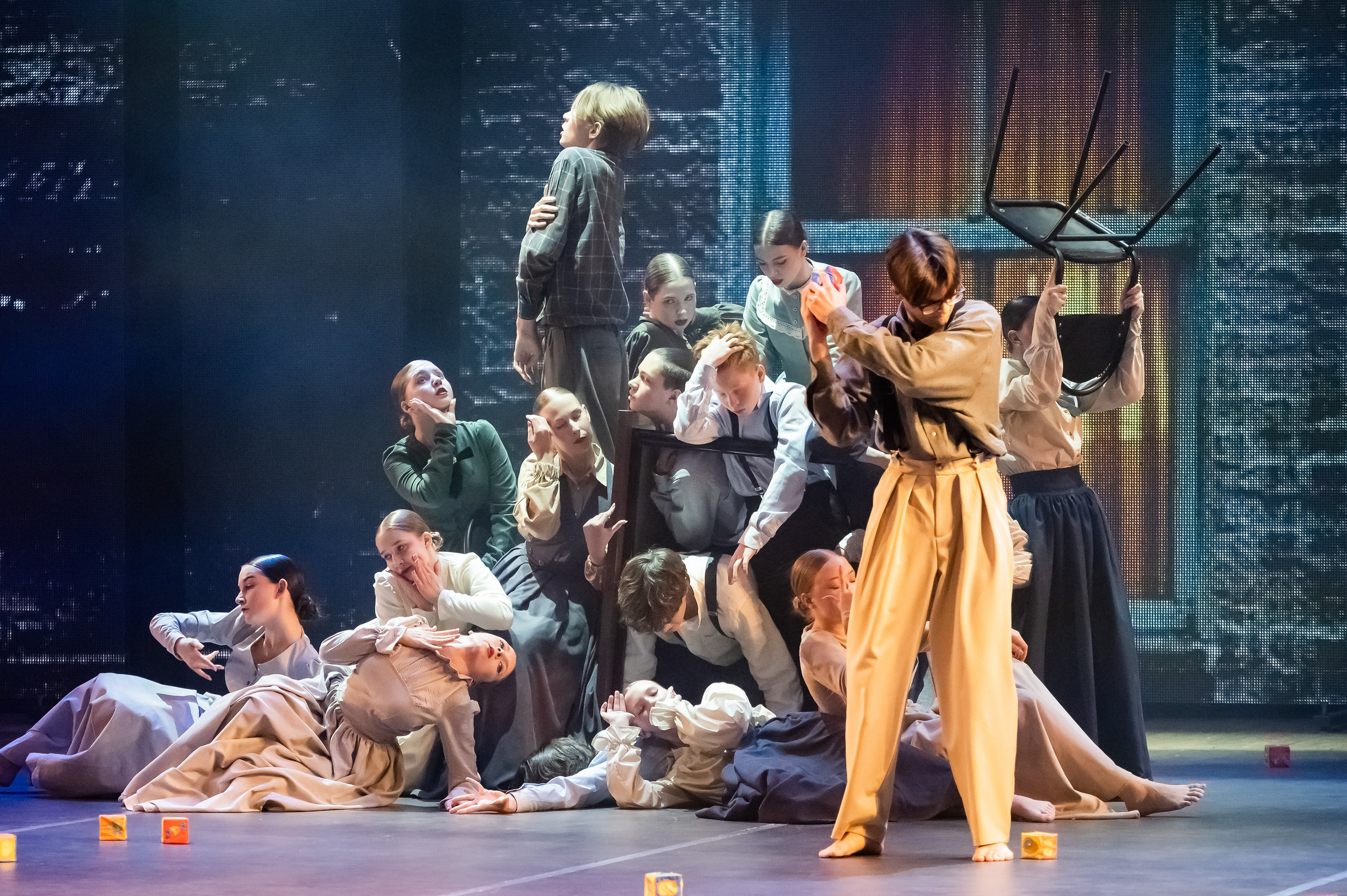 Концерт «Пространные танцы». Репортажный, семейный и детский фотограф в Пензе и Заречном Арина Ермилова. Картины барельеф на заказ