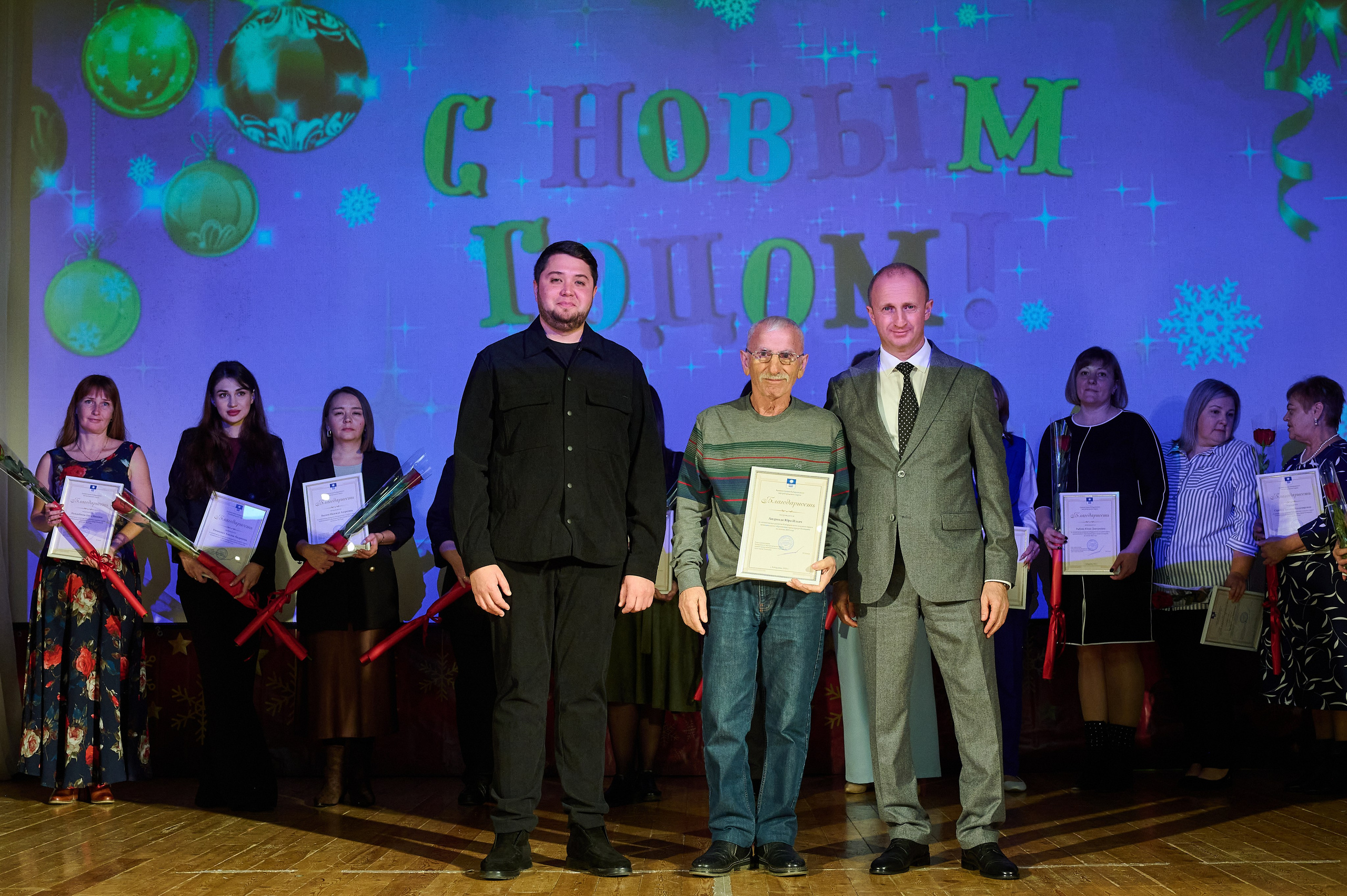 Концерт НГ В ДК. Жизнь курорта Кабардинка в фотографиях