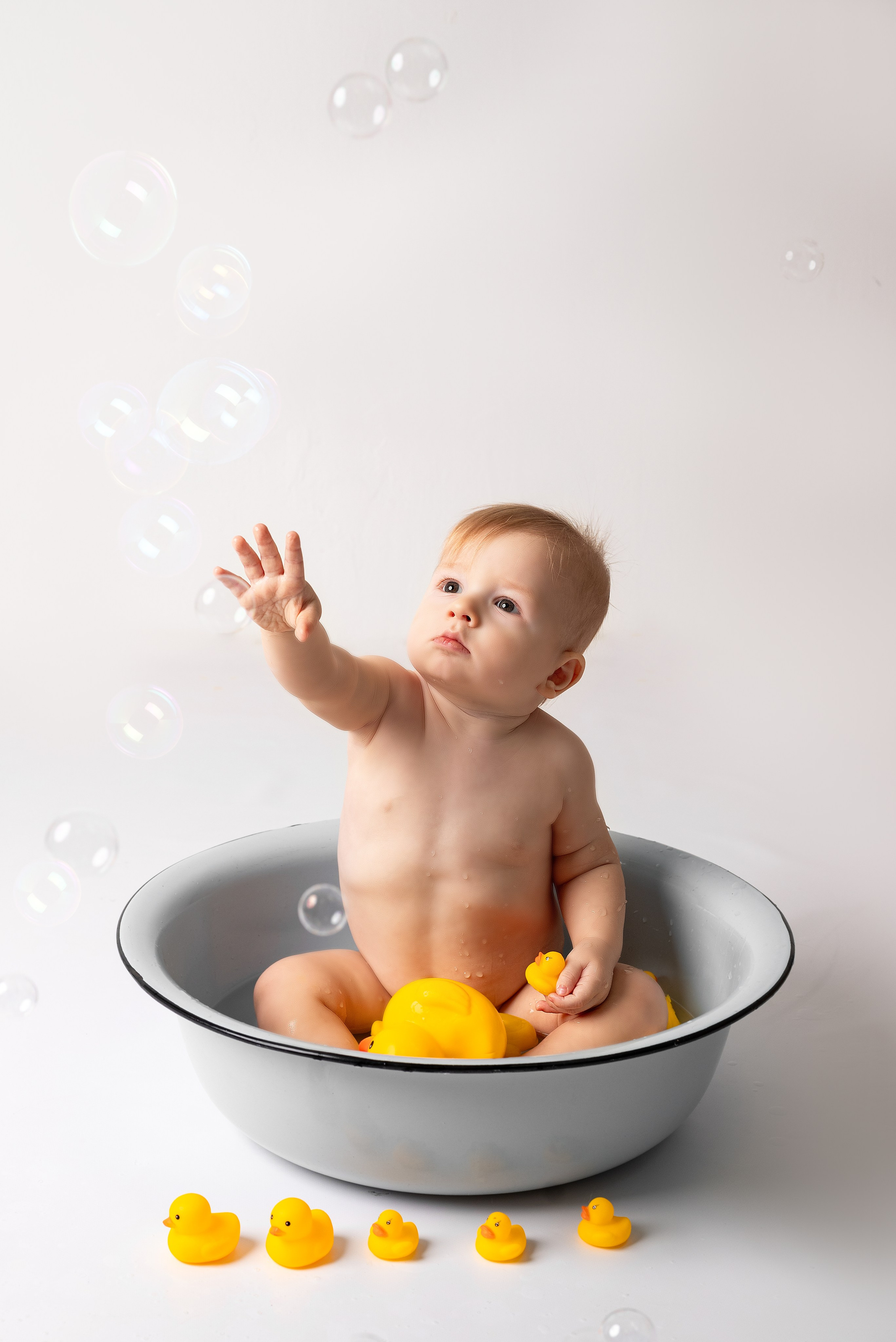 Фотосессия годовасия с купанием. Фотограф новорожденных в Норильске Виктория Шагалиева