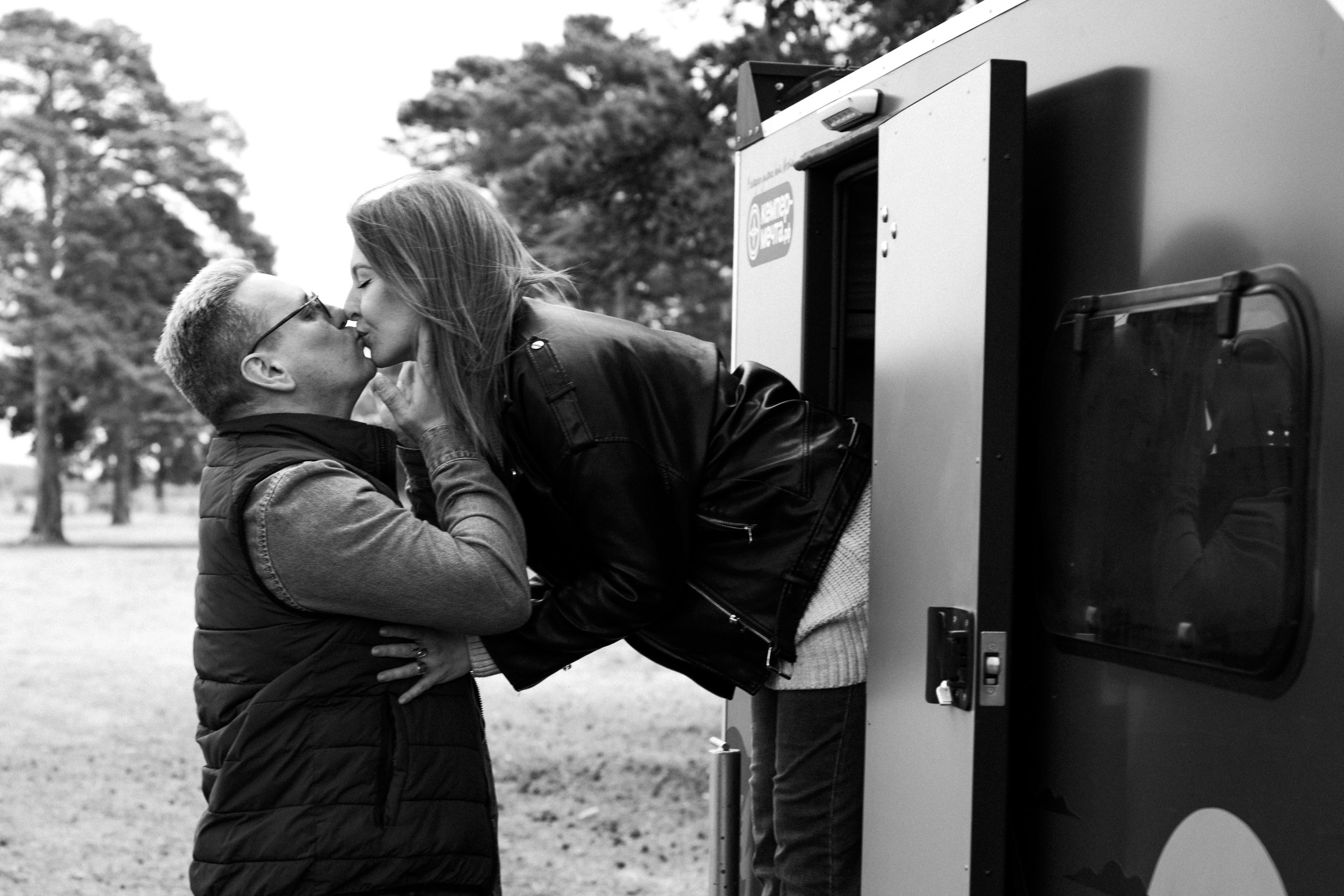 Love story camper. Фотограф в Тюмени Даша Михнова. Портреты, фотопроекты, фотодни